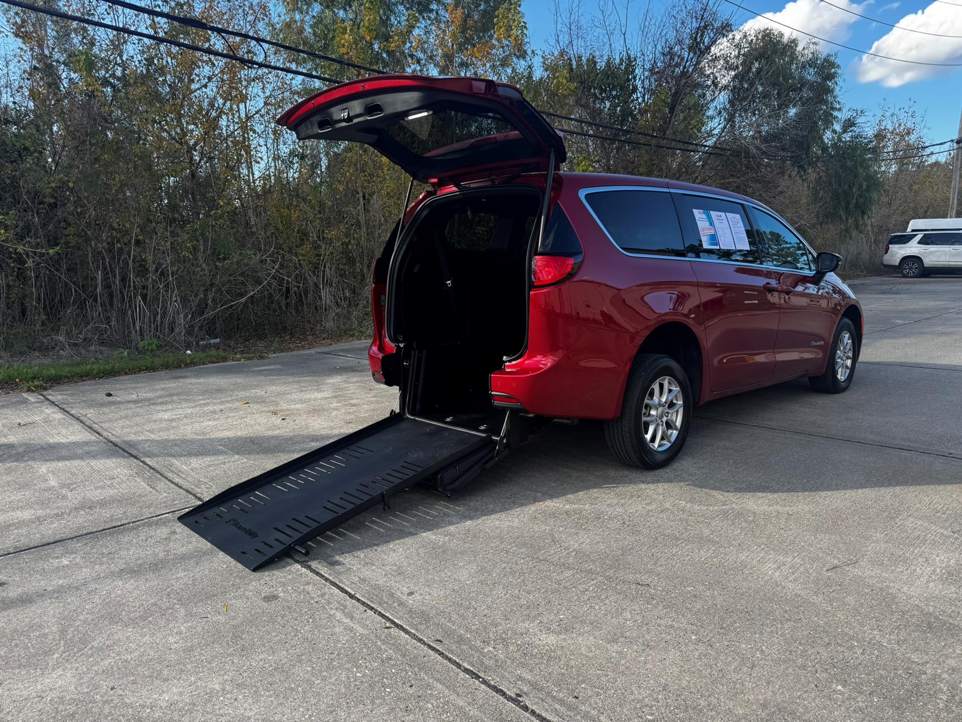 2025 Chrysler Voyager LX's photo