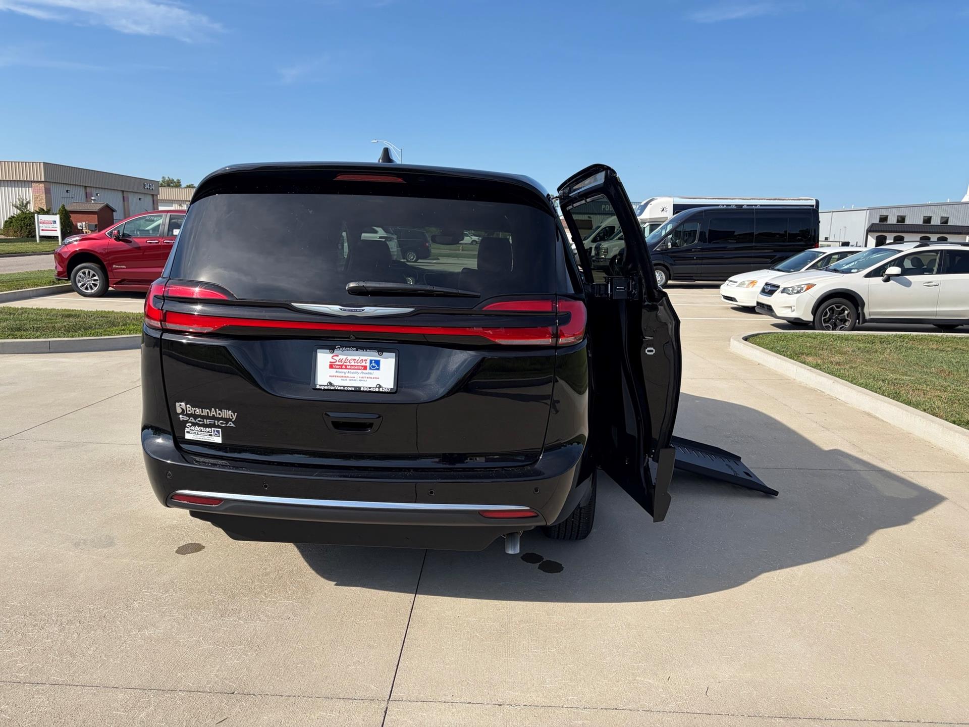 PRE OWNED 2025 Chrysler Pacifica Select