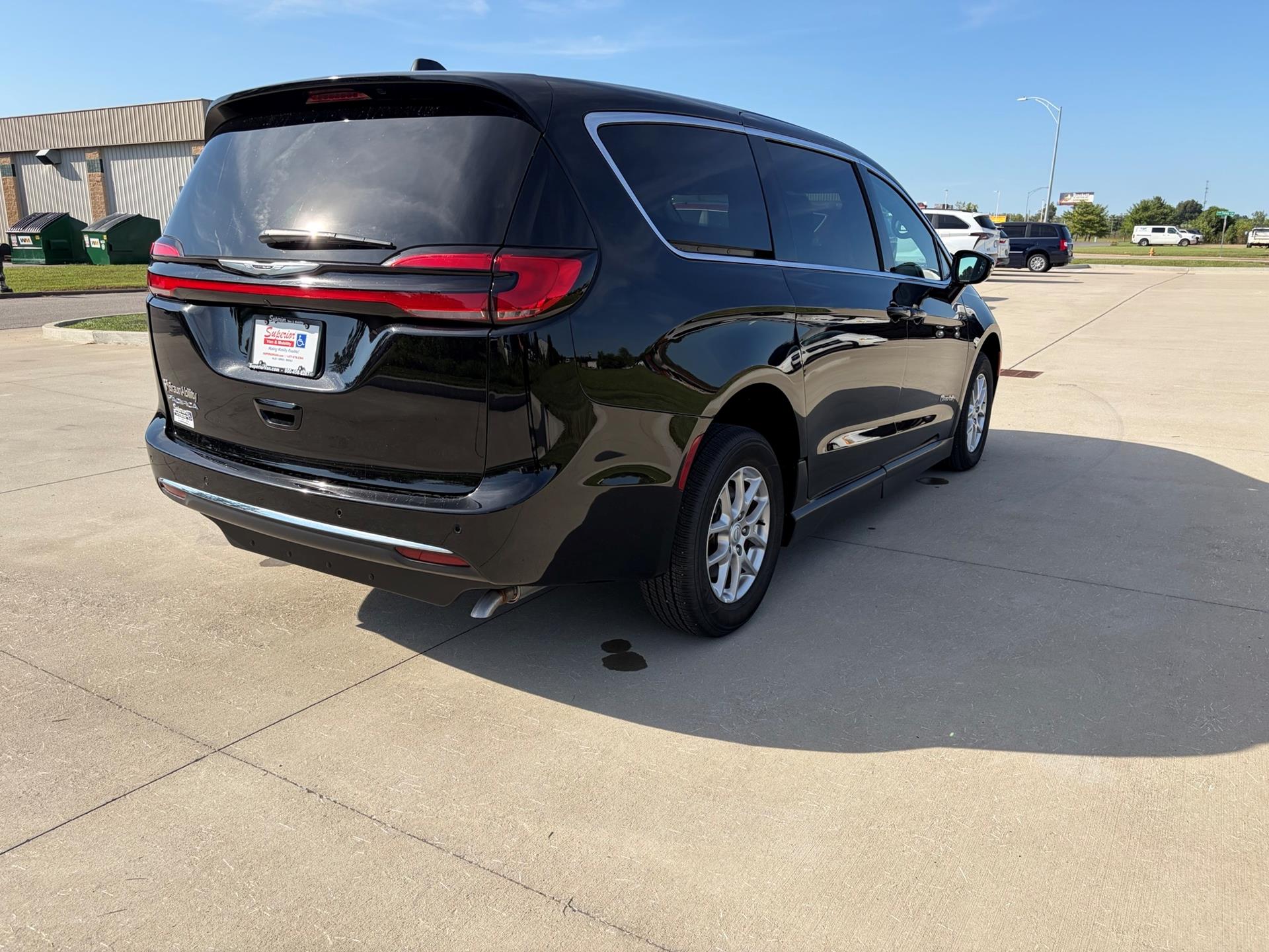 PRE OWNED 2025 Chrysler Pacifica Select