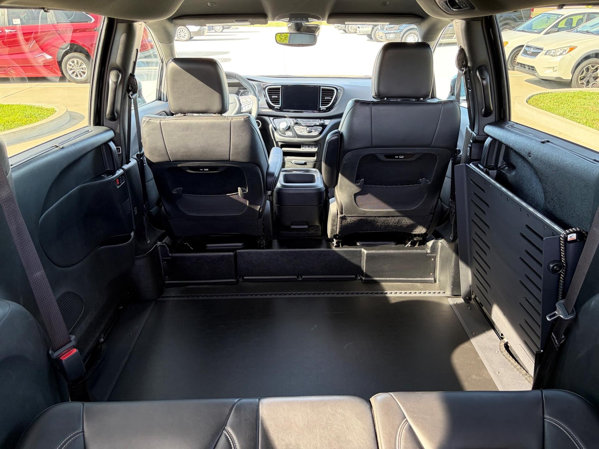 PRE OWNED 2025 Chrysler Pacifica Select