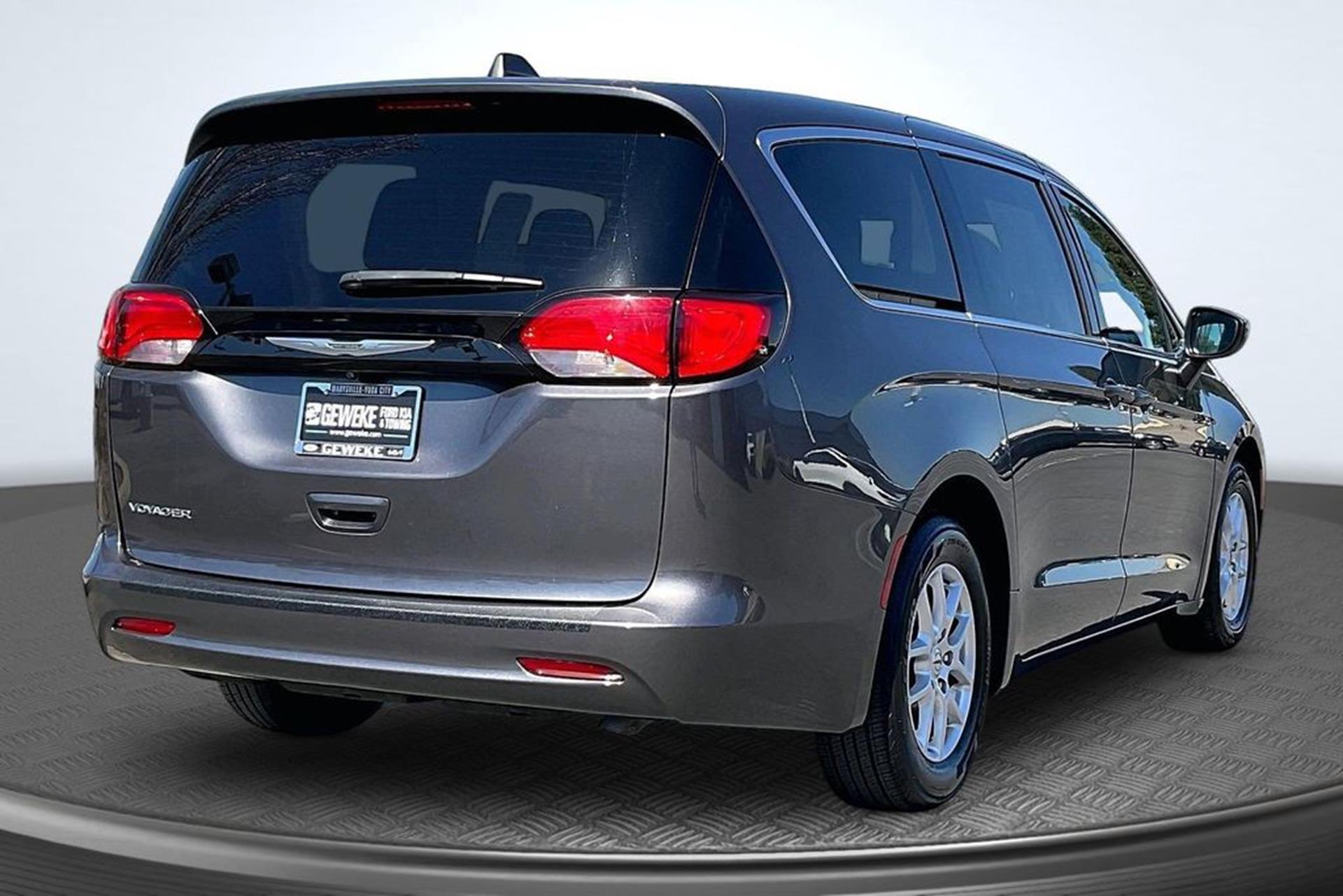 2022 Chrysler Voyager