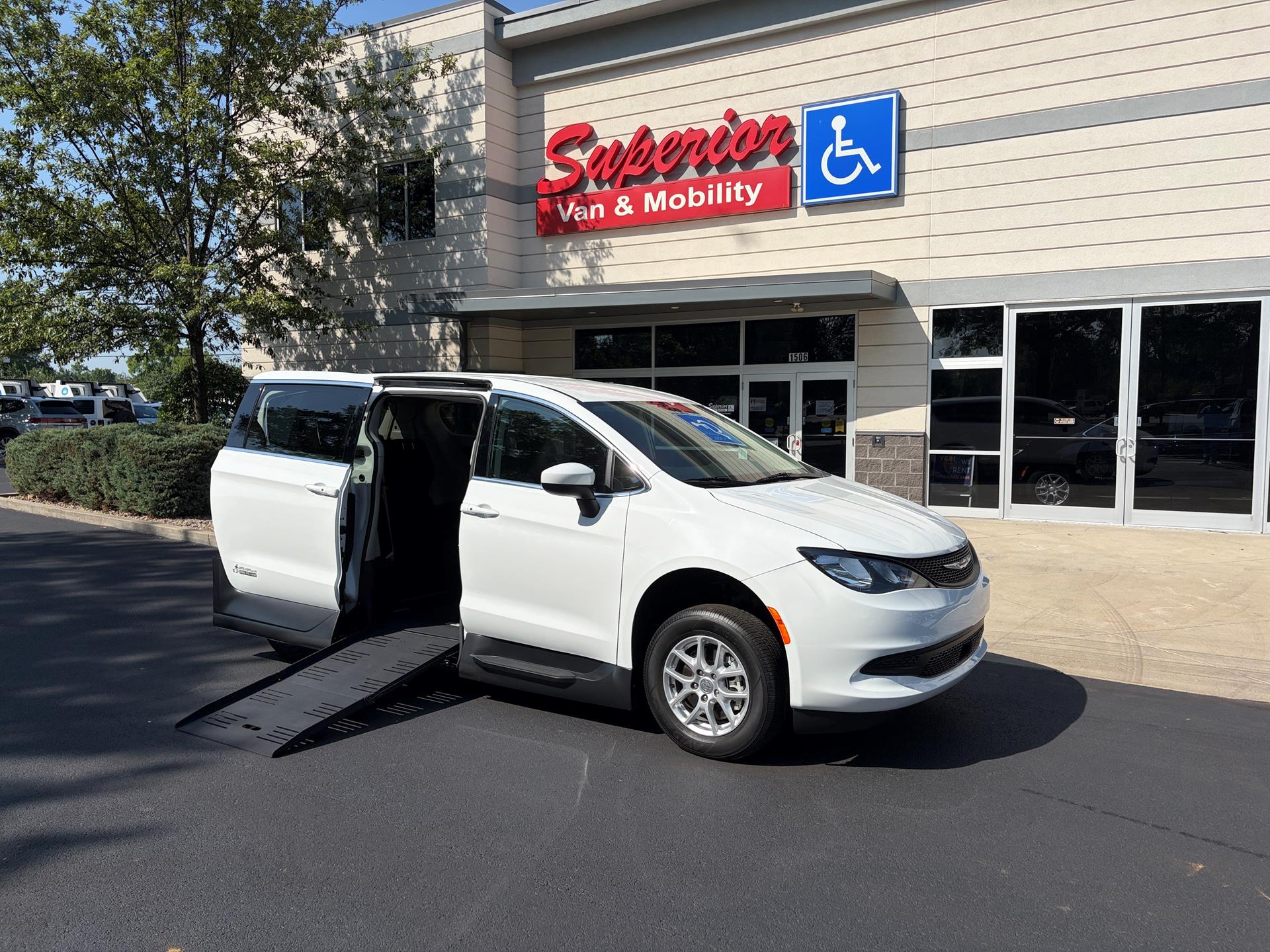2022 Chrysler Voyager LX's photo