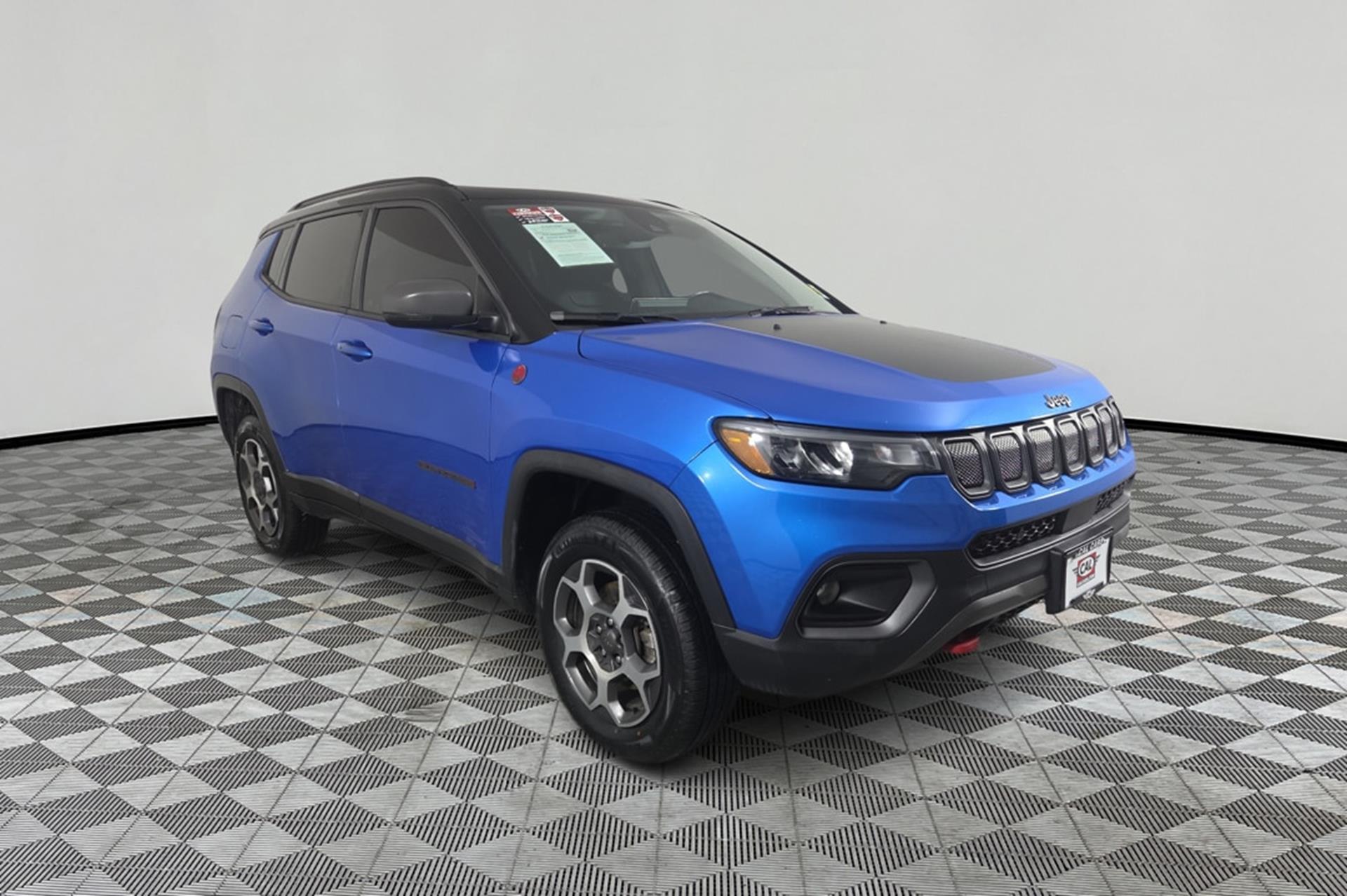 View vehicle photo 3