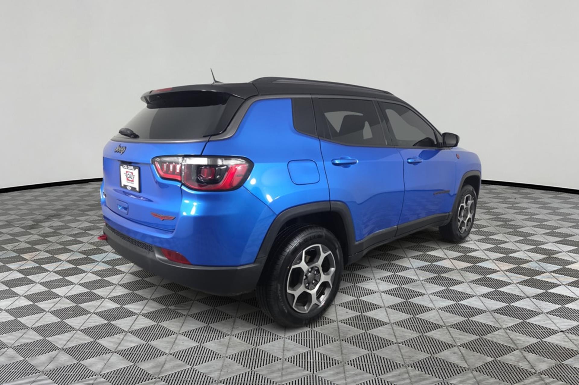 View vehicle photo 4