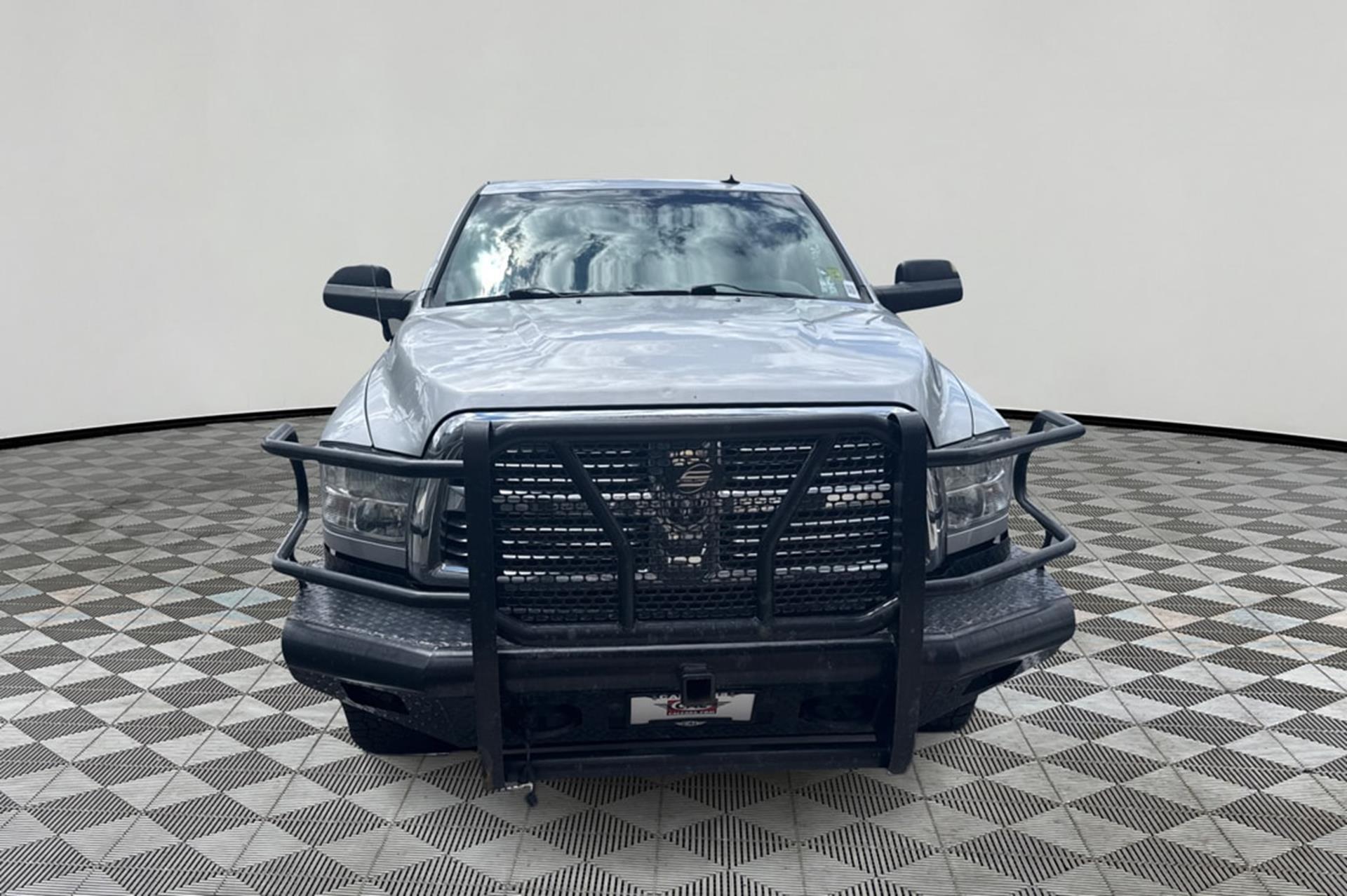 View vehicle photo 4