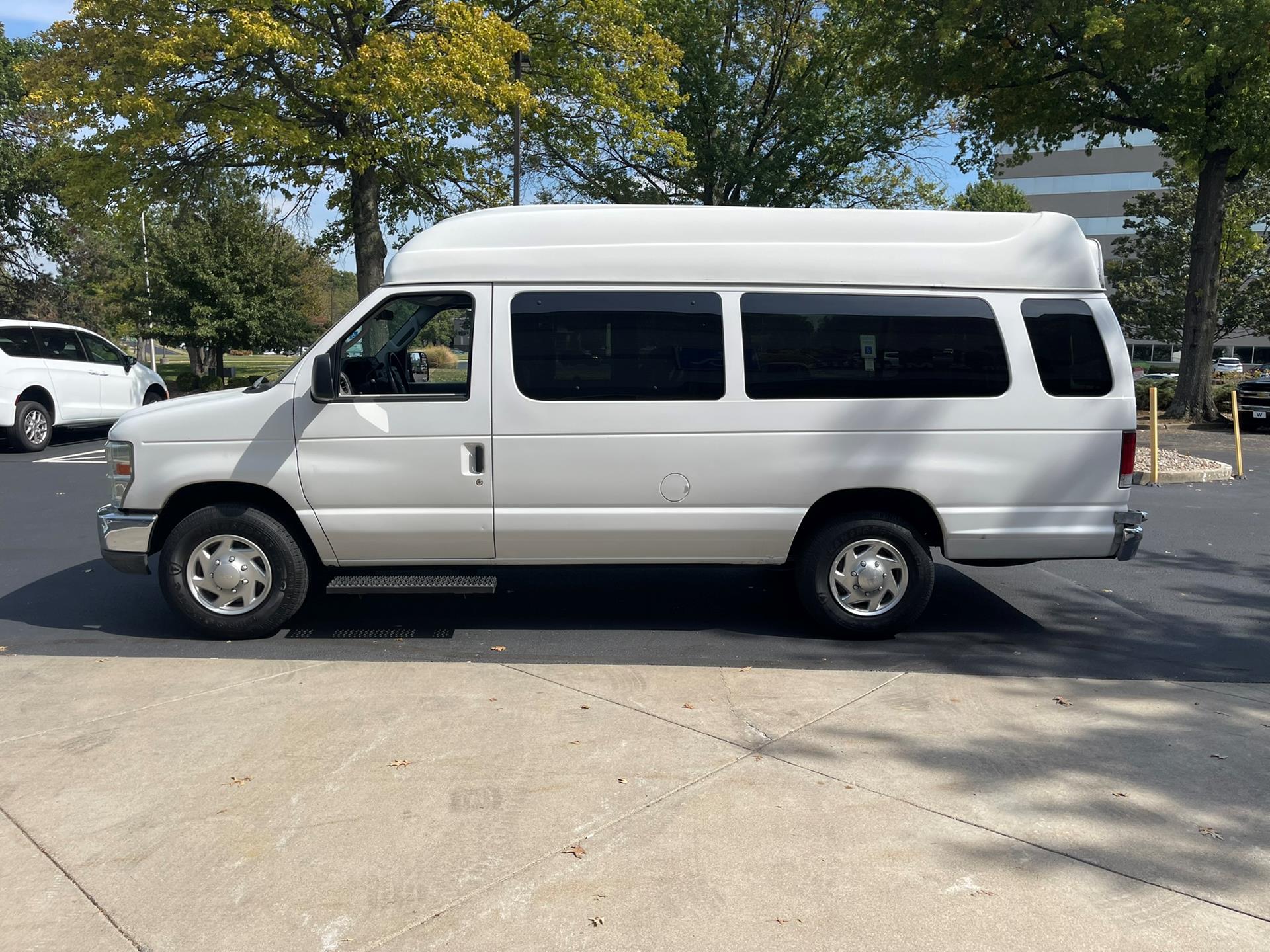PRE OWNED 2010 Ford Econoline Wagon E350 Super Duty XL