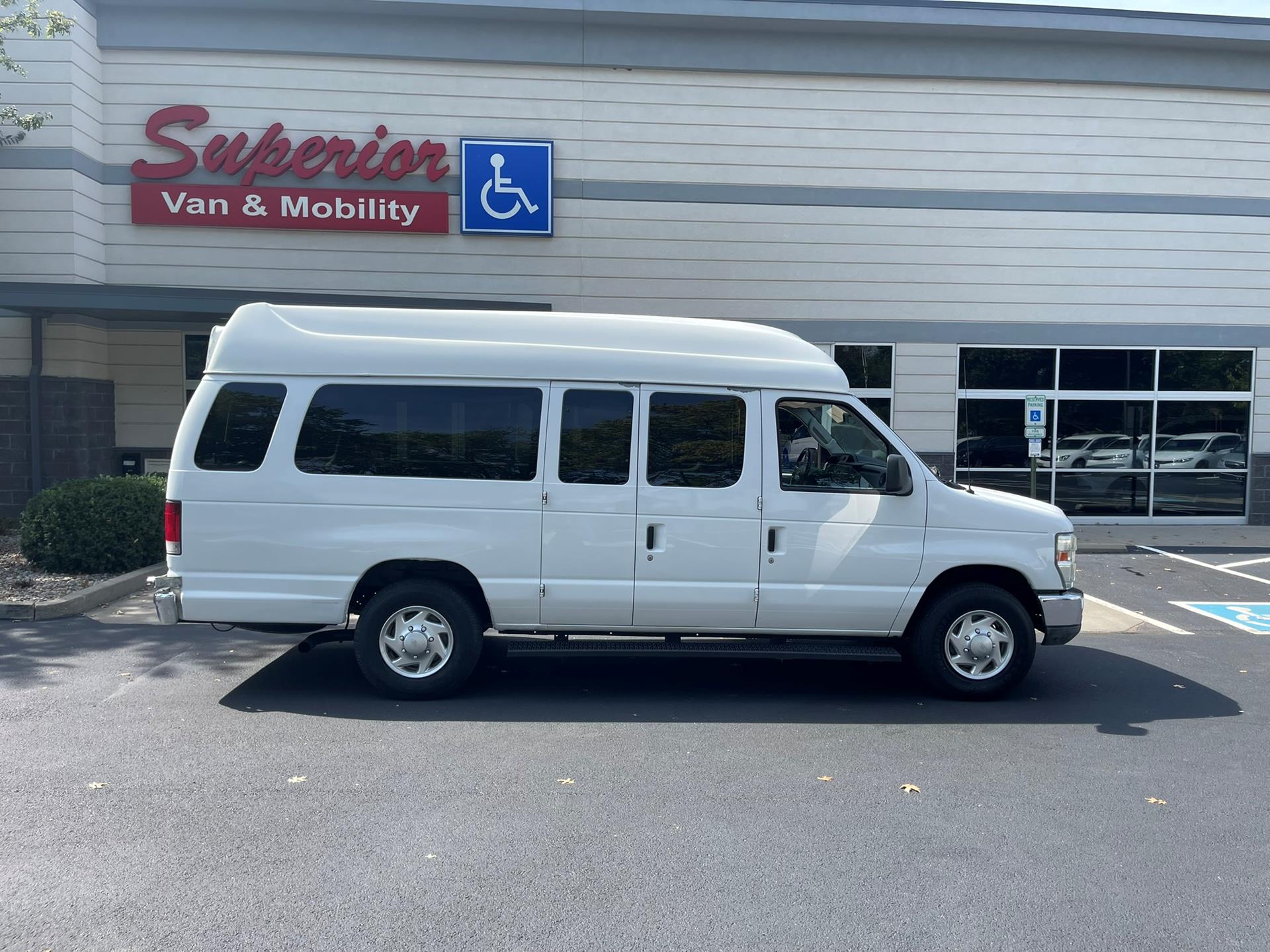 PRE OWNED 2010 Ford Econoline Wagon E350 Super Duty XL
