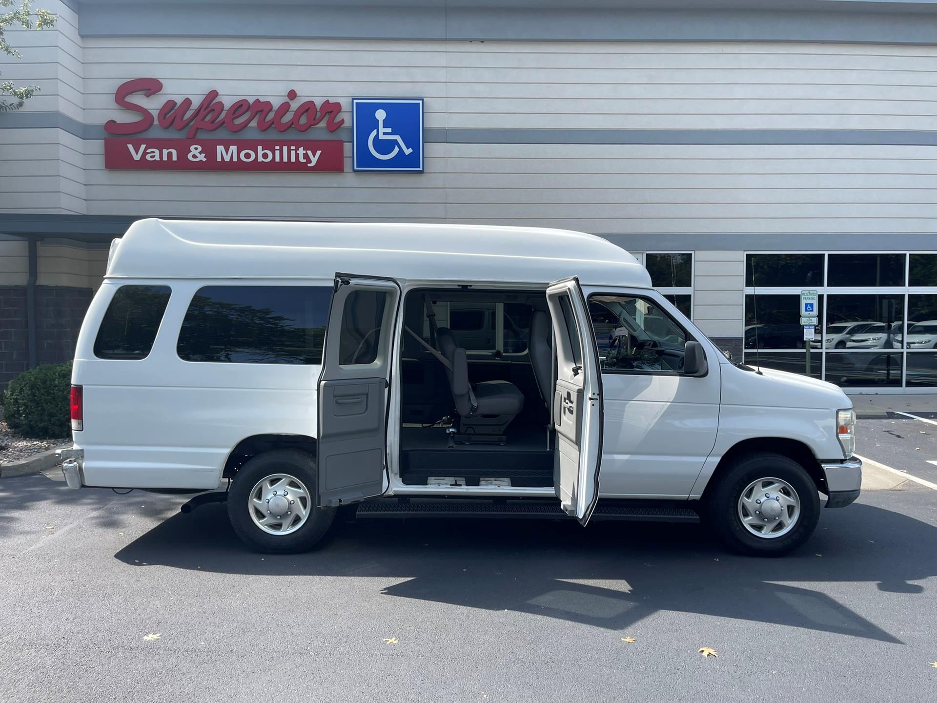 PRE OWNED 2010 Ford Econoline Wagon E350 Super Duty XL
