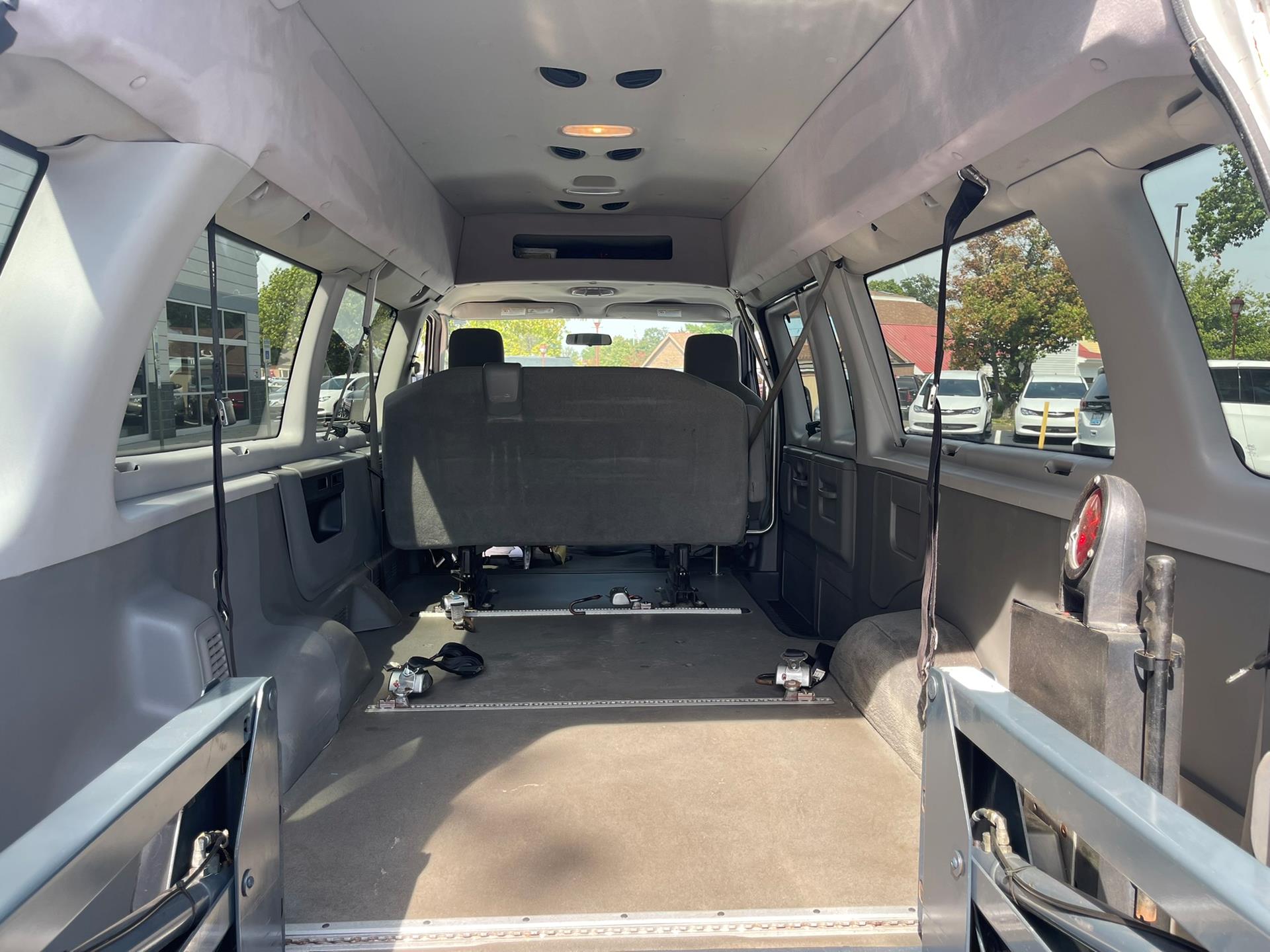 PRE OWNED 2010 Ford Econoline Wagon E350 Super Duty XL