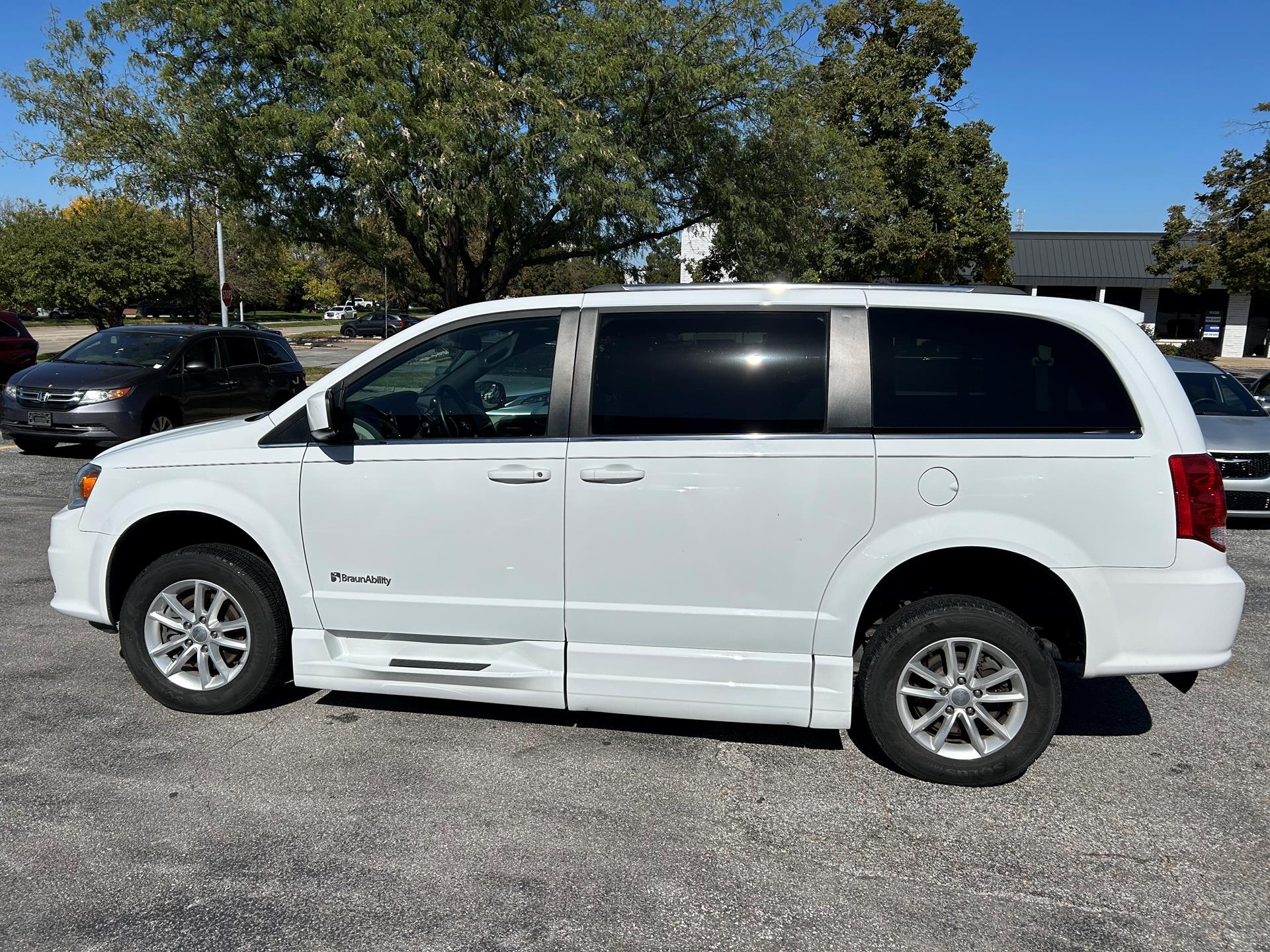 PRE OWNED 2019 Dodge Grand Caravan SXT