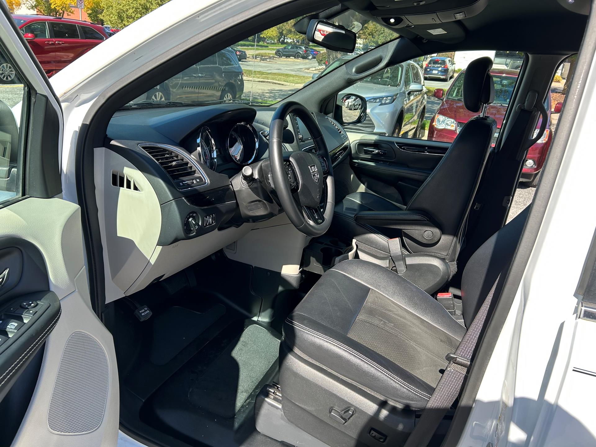 PRE OWNED 2019 Dodge Grand Caravan SXT