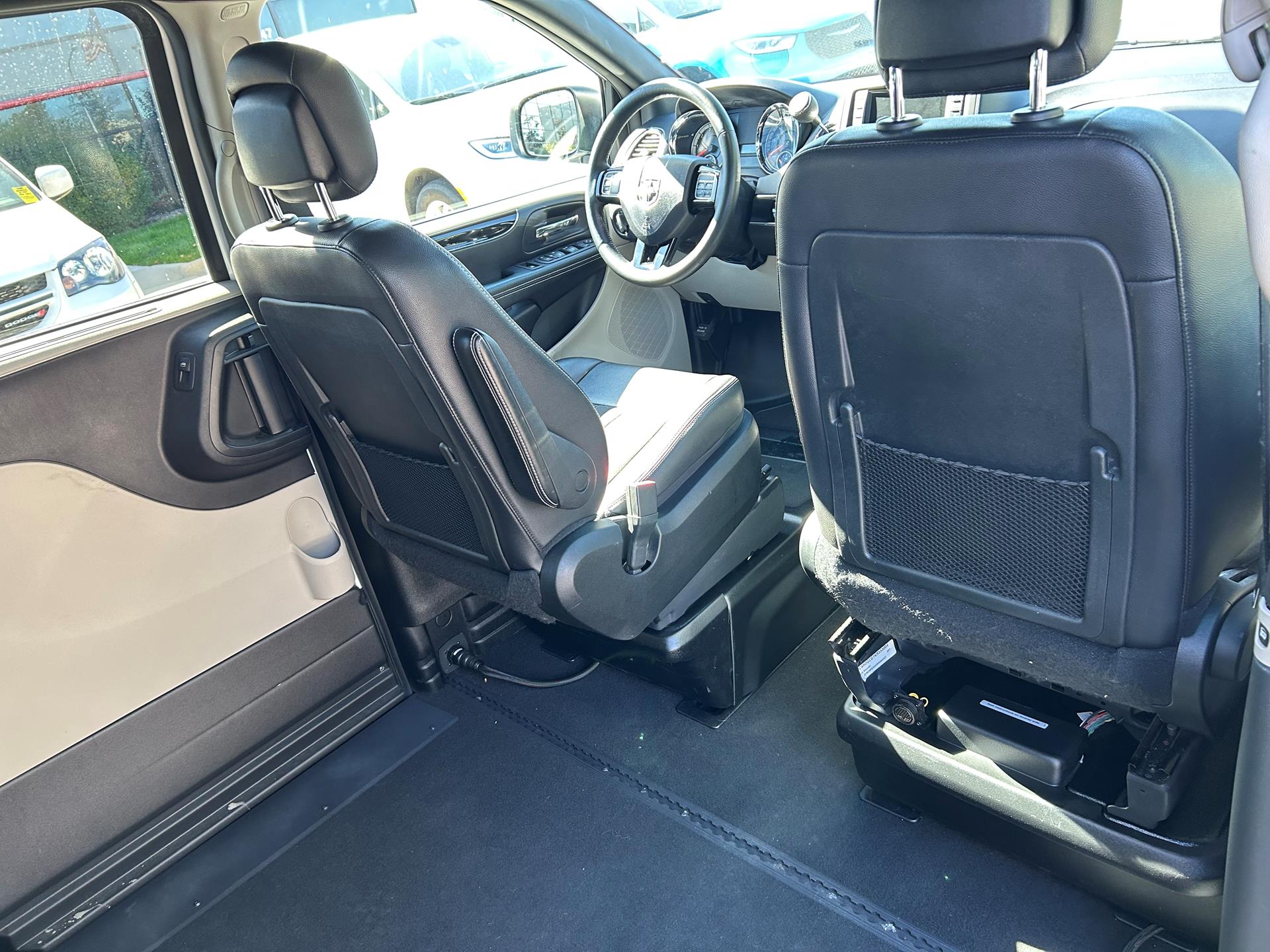 PRE OWNED 2019 Dodge Grand Caravan SXT