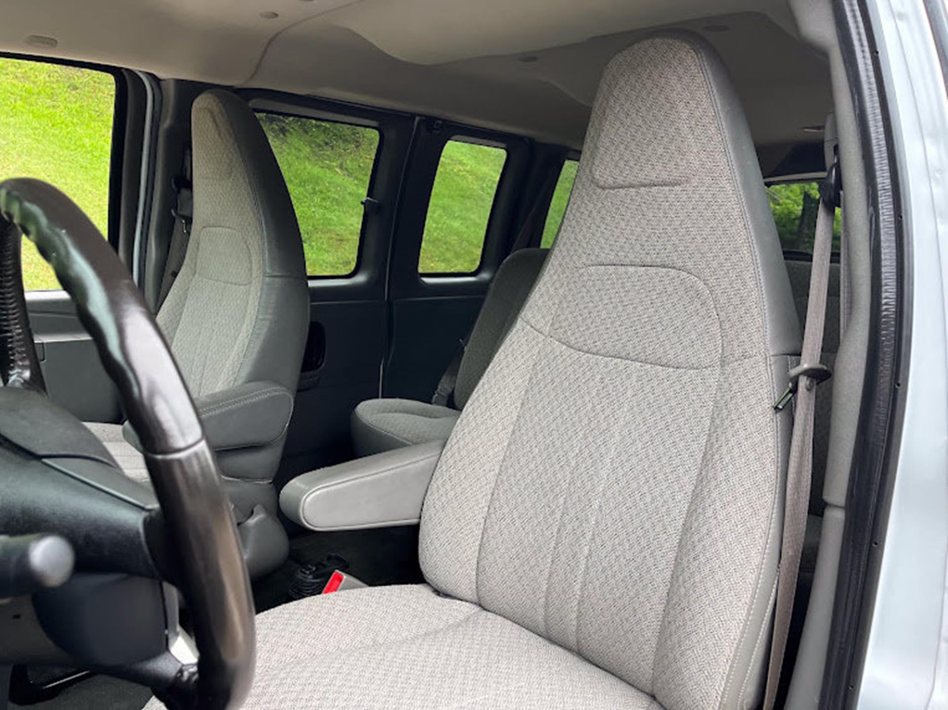 2018 Chevrolet Express Passenger LT - Photo 8