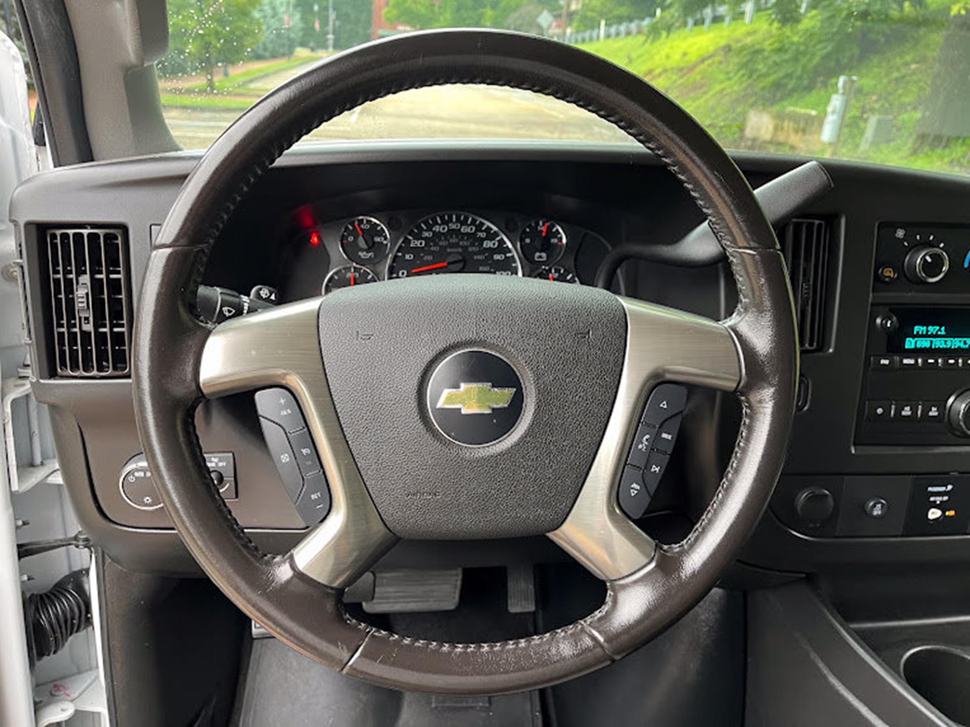 2018 Chevrolet Express Passenger LT - Photo 11