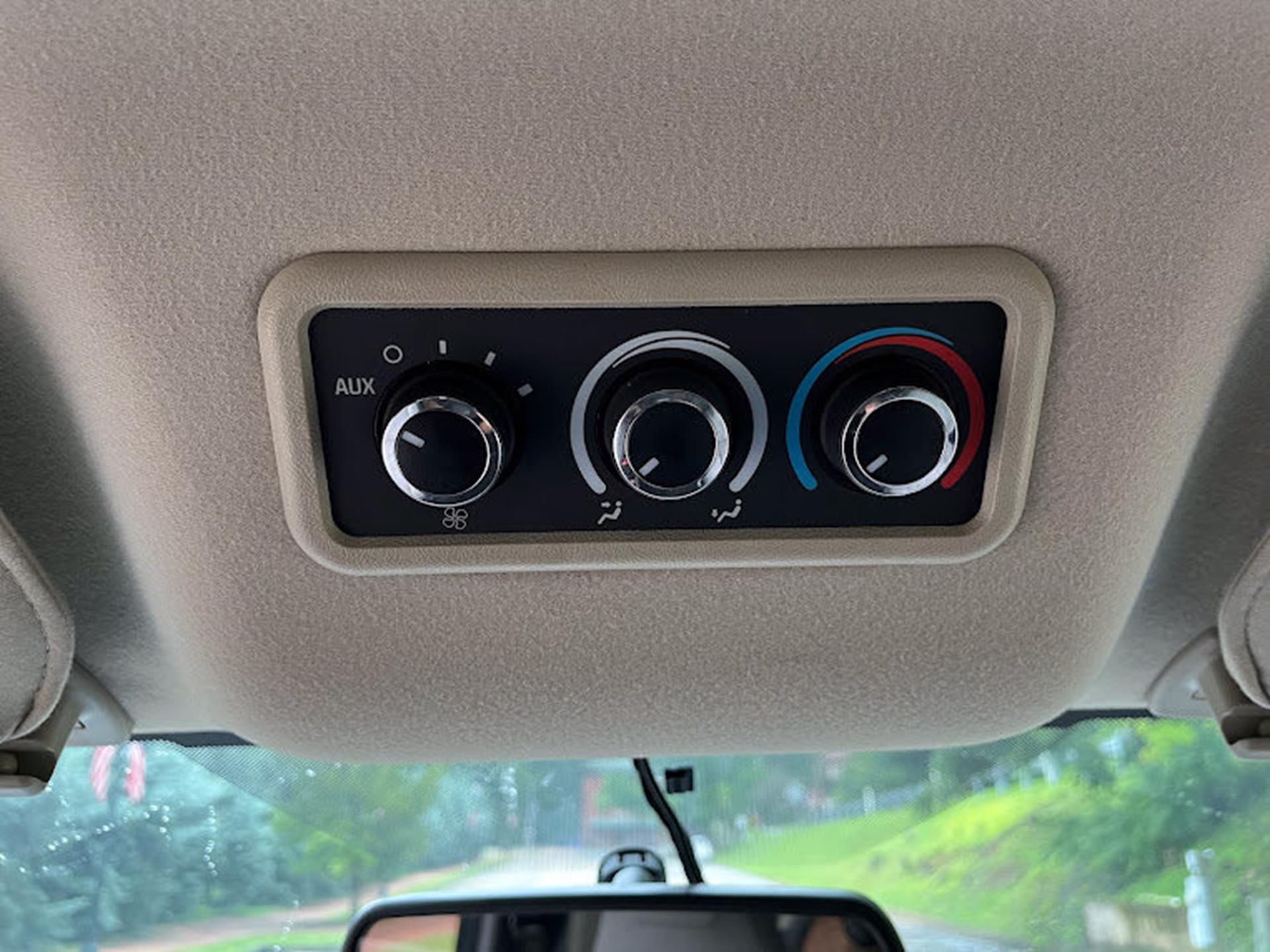 2018 Chevrolet Express Passenger LT - Photo 17