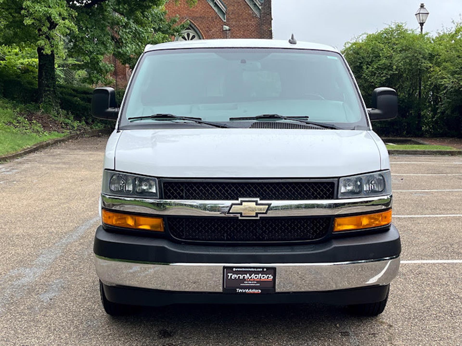 2018 Chevrolet Express Passenger LT - Photo 26