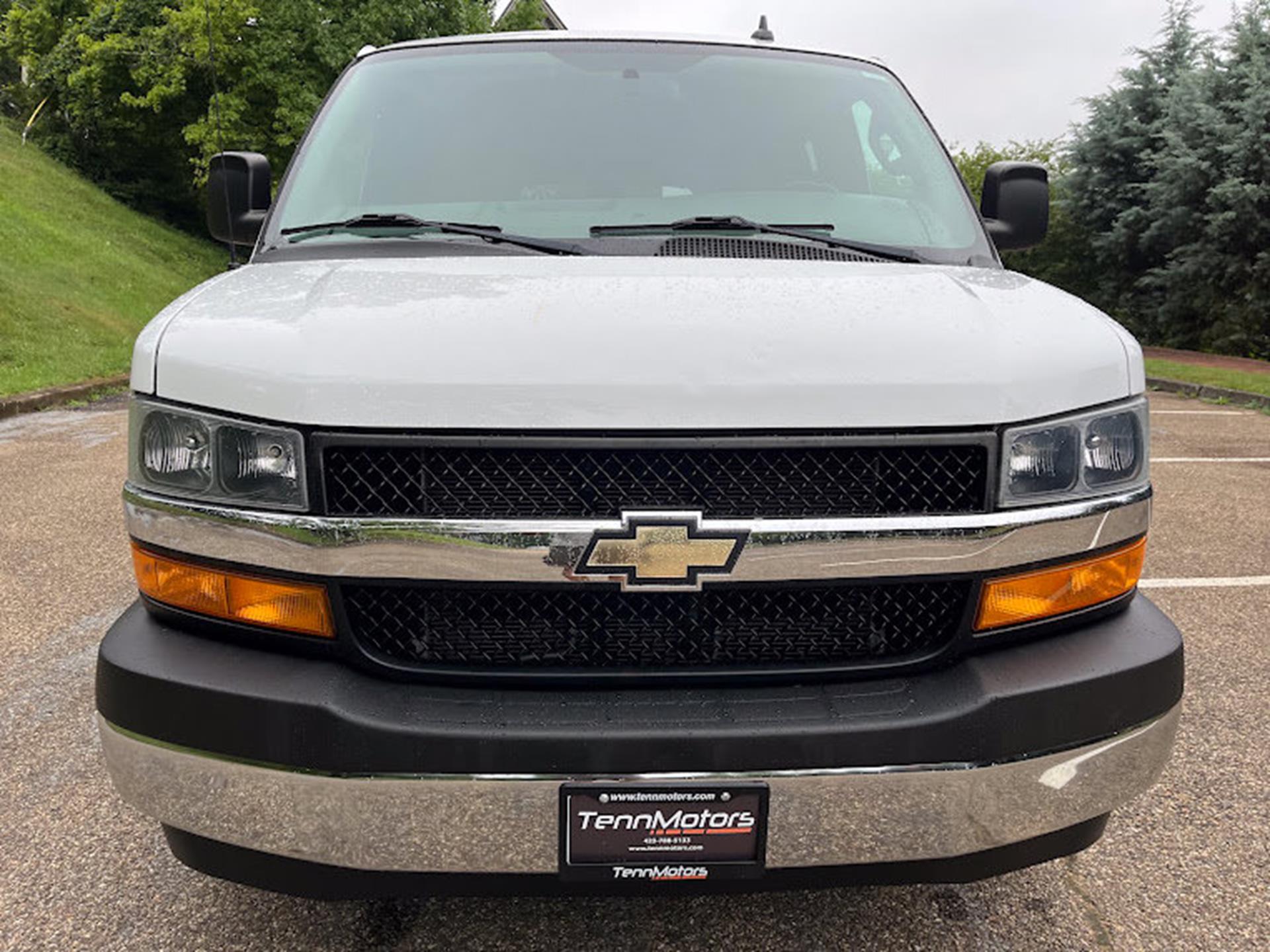 2018 Chevrolet Express Passenger LT - Photo 31
