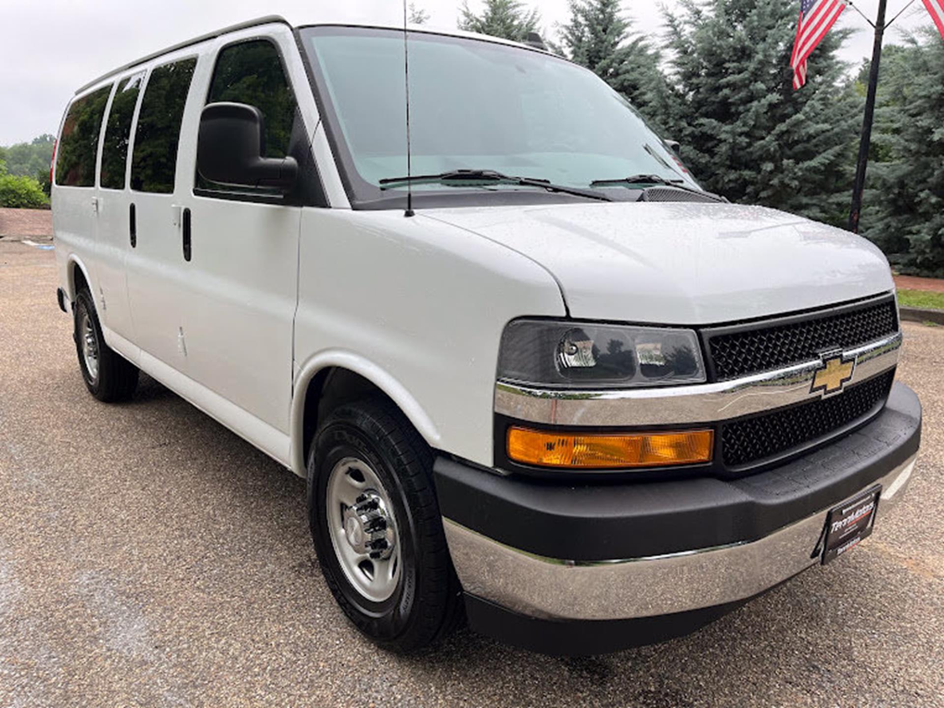 2018 Chevrolet Express Passenger LT - Photo 33