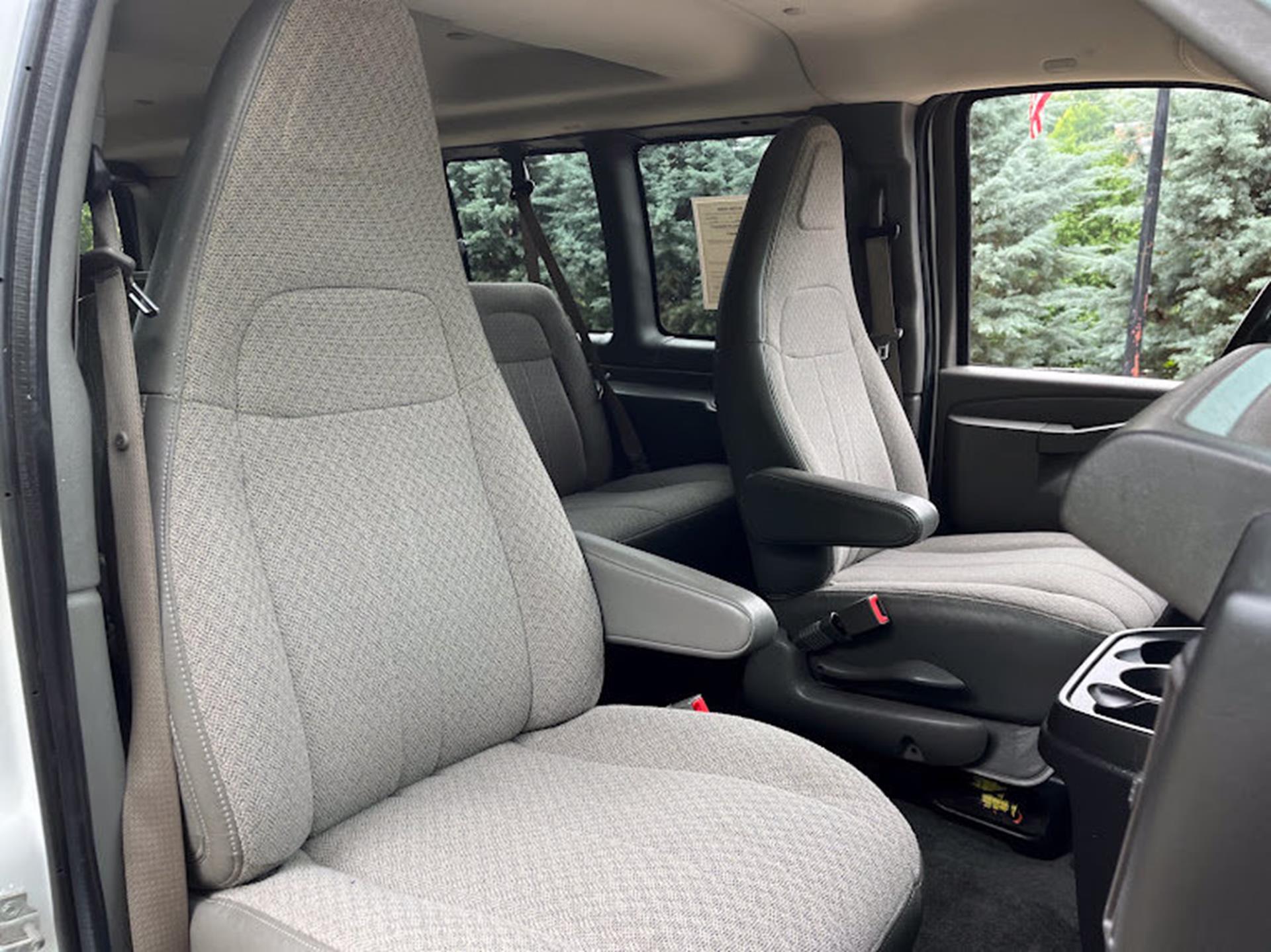 2018 Chevrolet Express Passenger LT - Photo 38