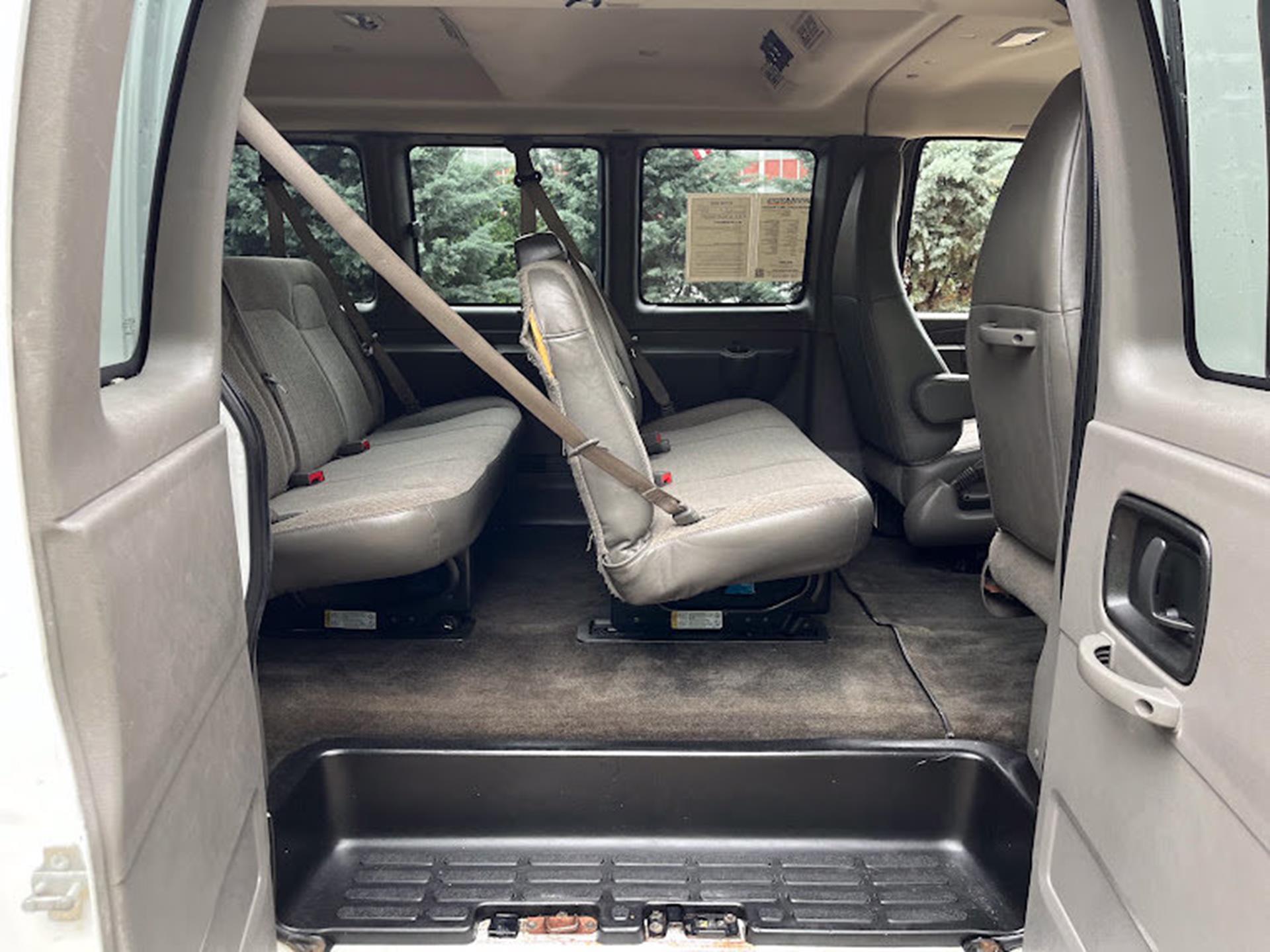 2018 Chevrolet Express Passenger LT - Photo 40