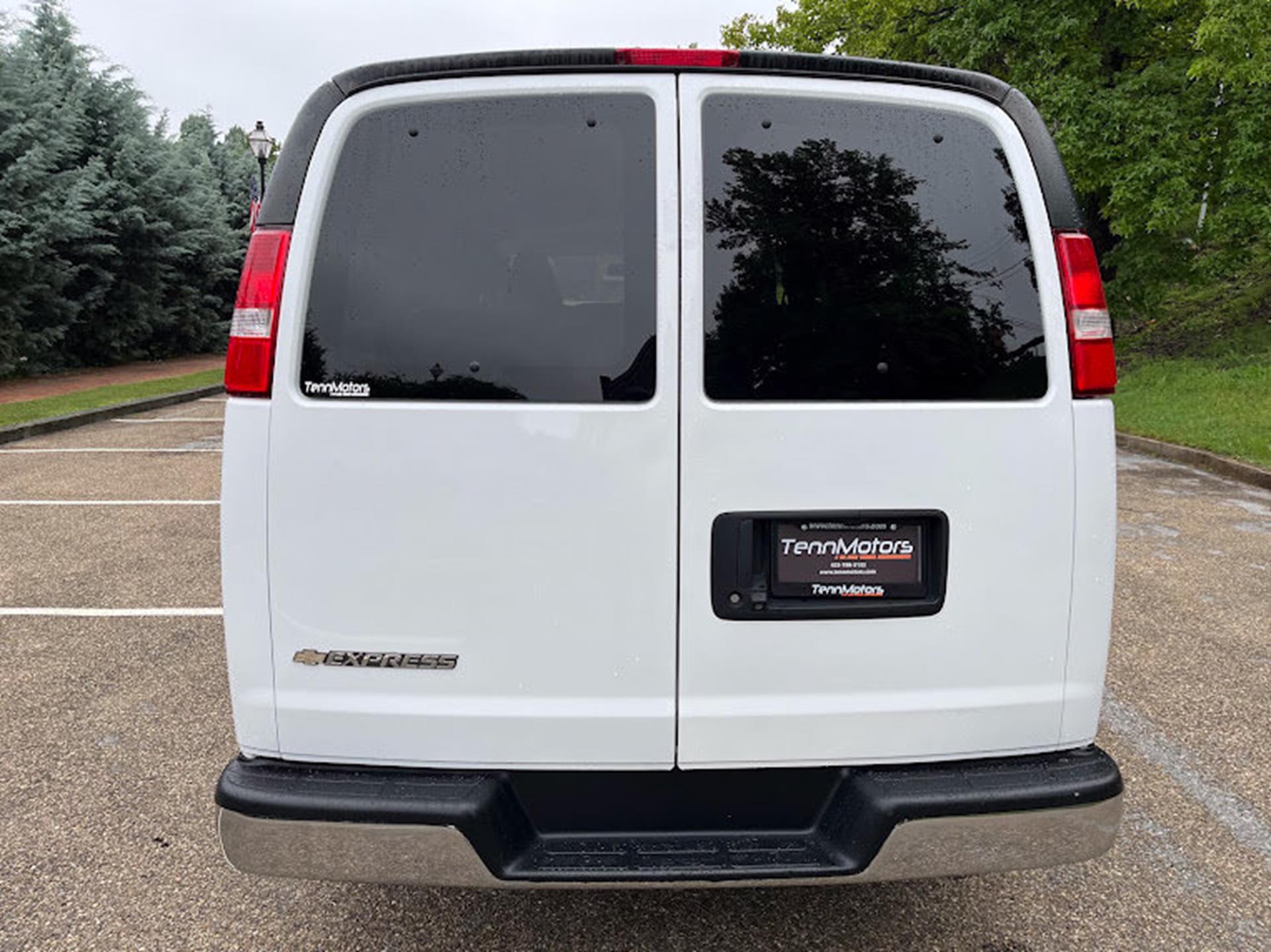 2018 Chevrolet Express Passenger LT - Photo 46