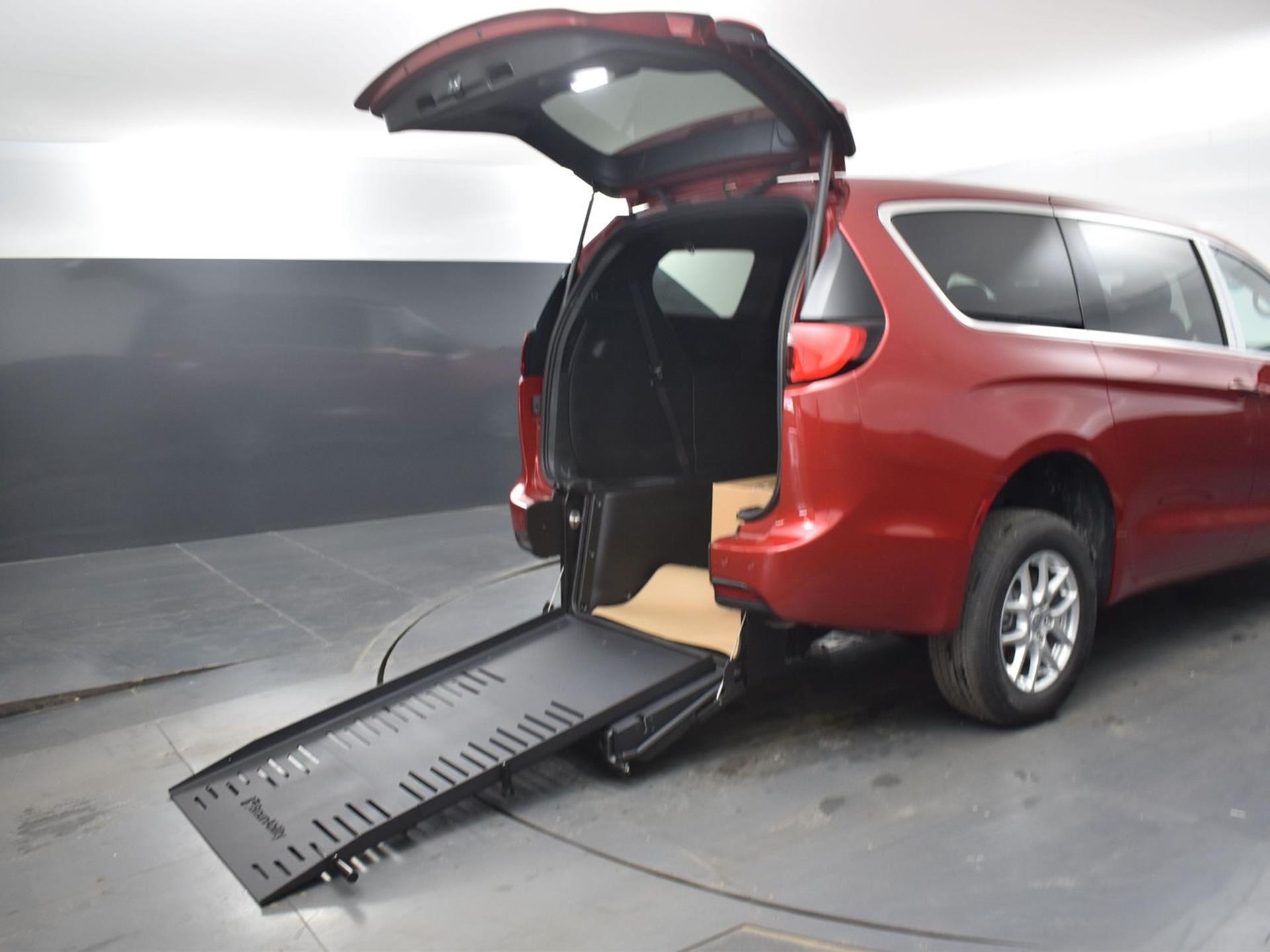 2025 Chrysler Voyager