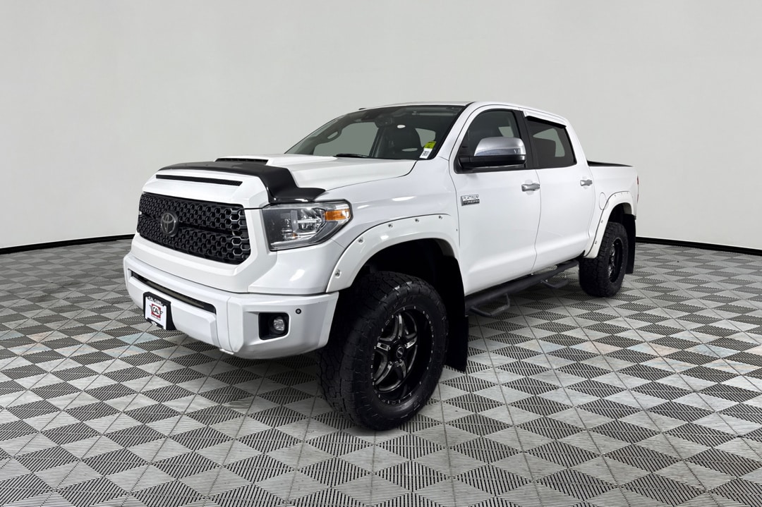 White 2018 Toyota Tundra Pickup Truck Four-Wheel Drive 6-Speed Automatic