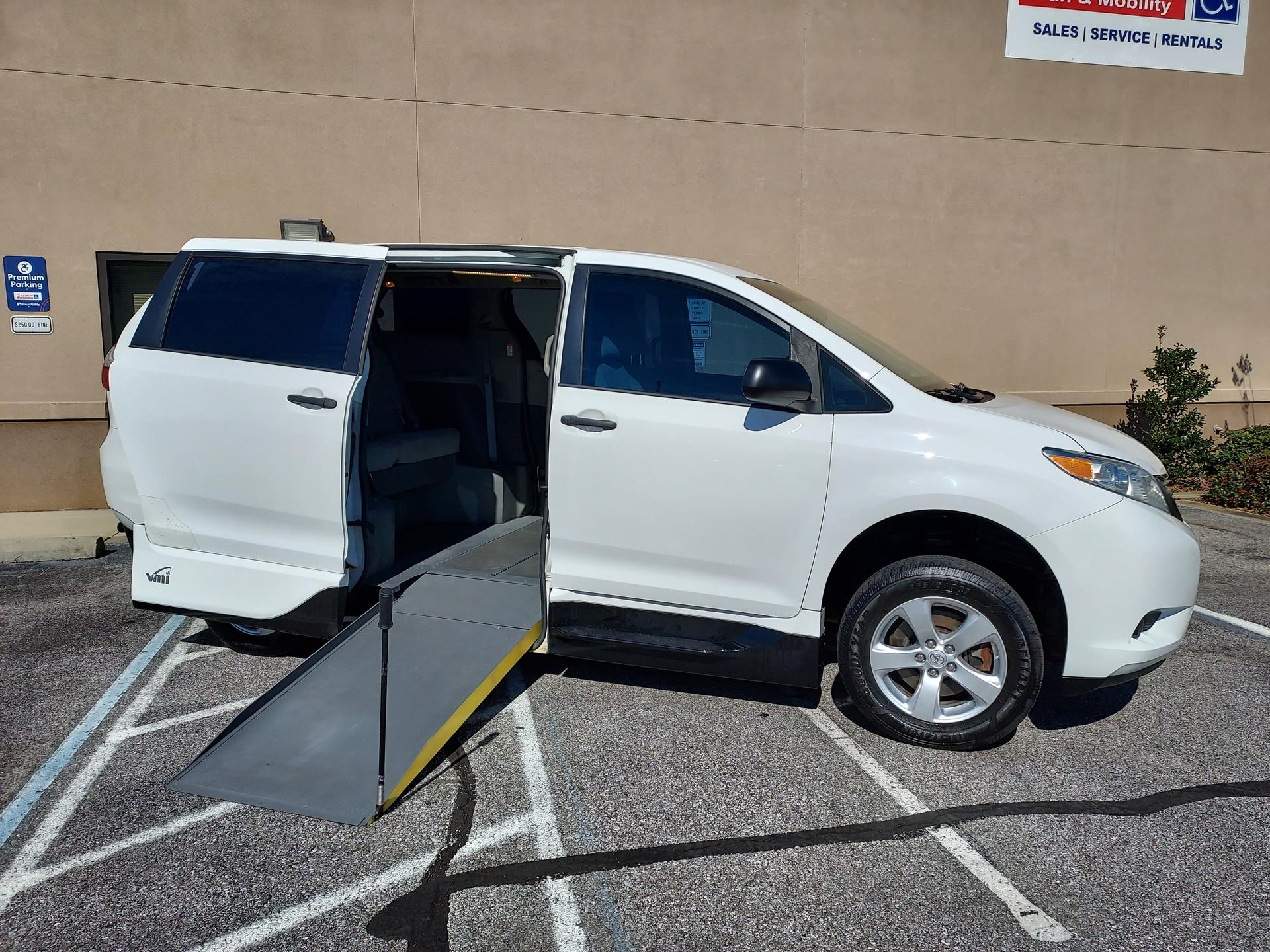 2017 Toyota Sienna L