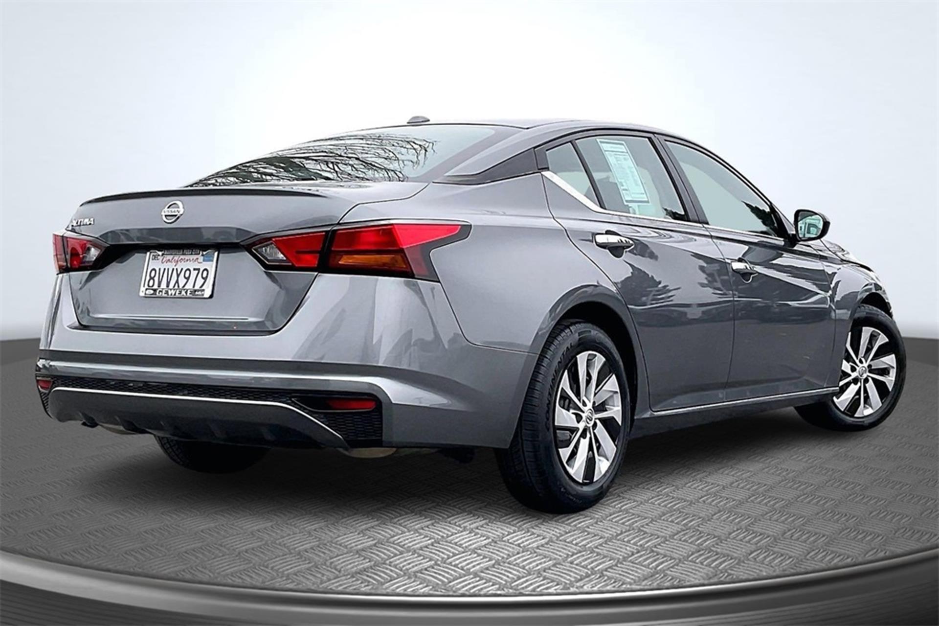 2020 Nissan Altima S's photo