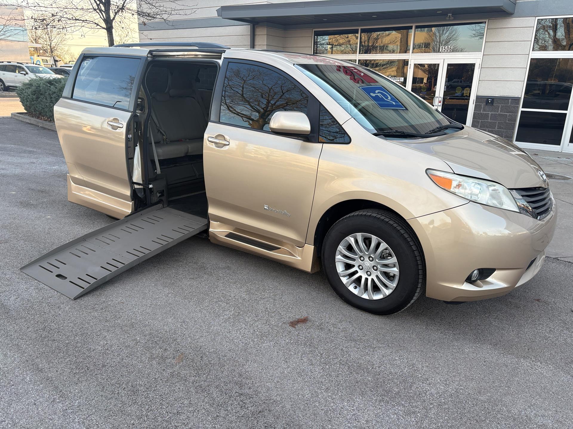 2012 Toyota Sienna XLE's photo