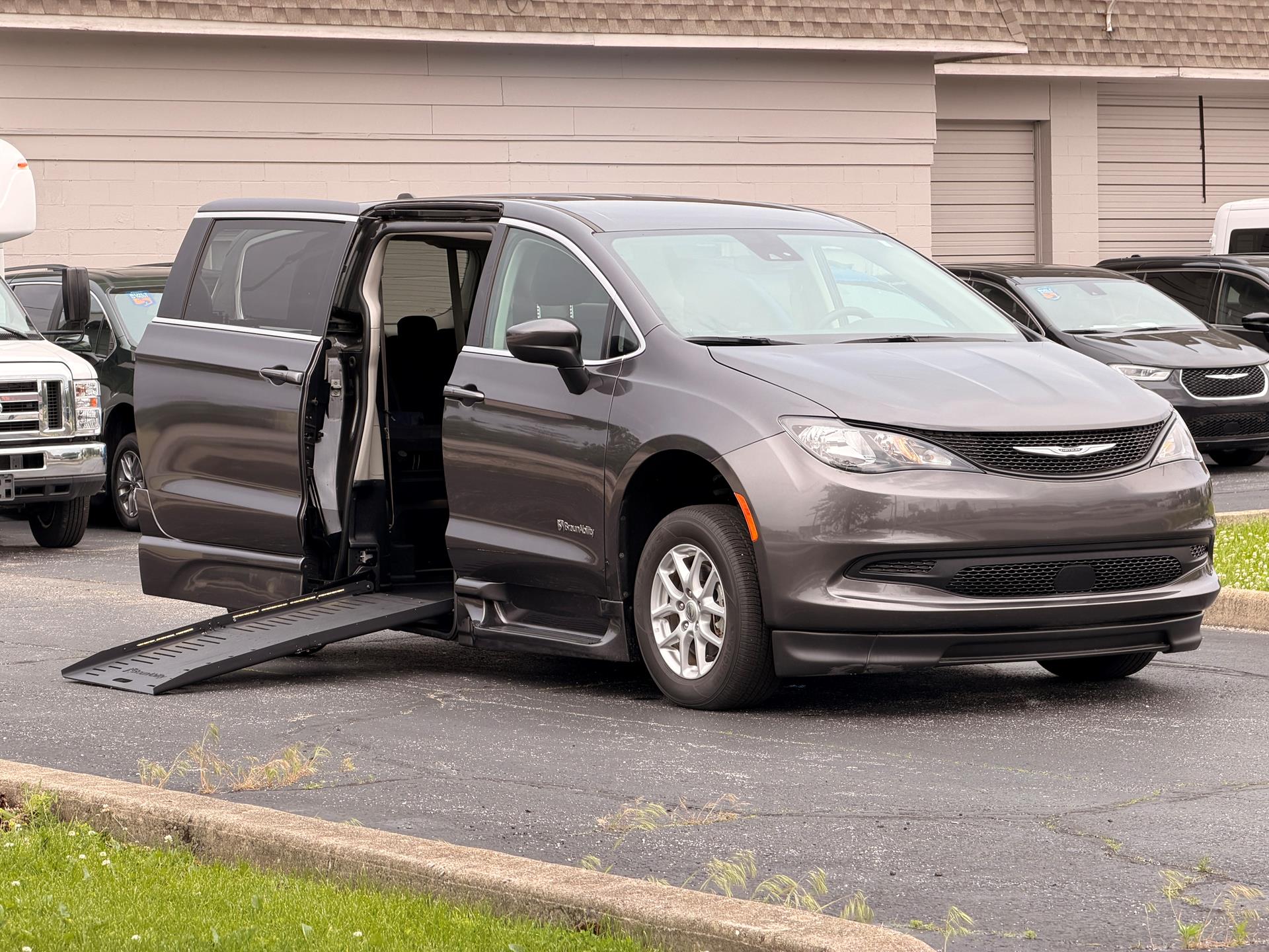 2023 Chrysler Voyager LX's photo