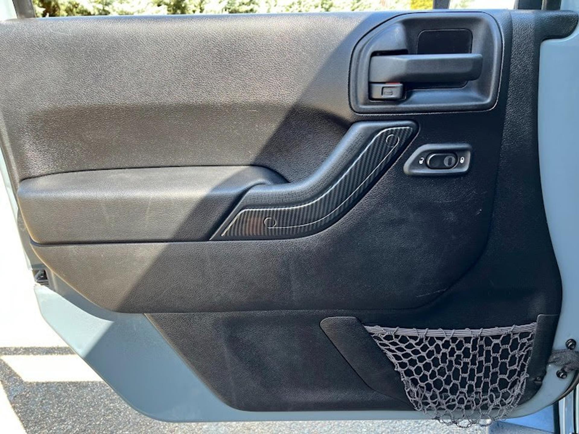 2014 Jeep Wrangler Unlimited Sahara photo 5