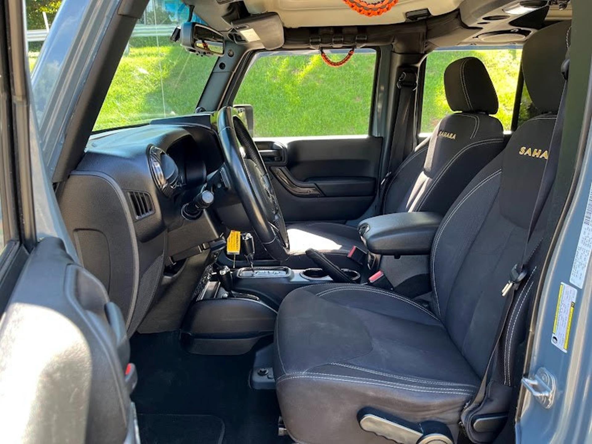 2014 Jeep Wrangler Unlimited Sahara photo 6