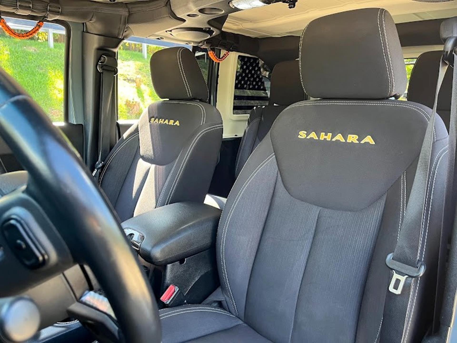 2014 Jeep Wrangler Unlimited Sahara photo 7