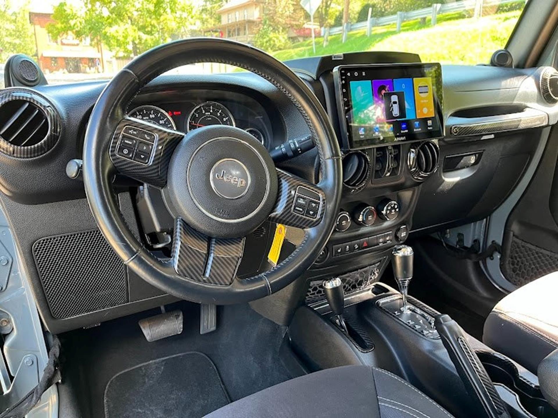 2014 Jeep Wrangler Unlimited Sahara photo 8