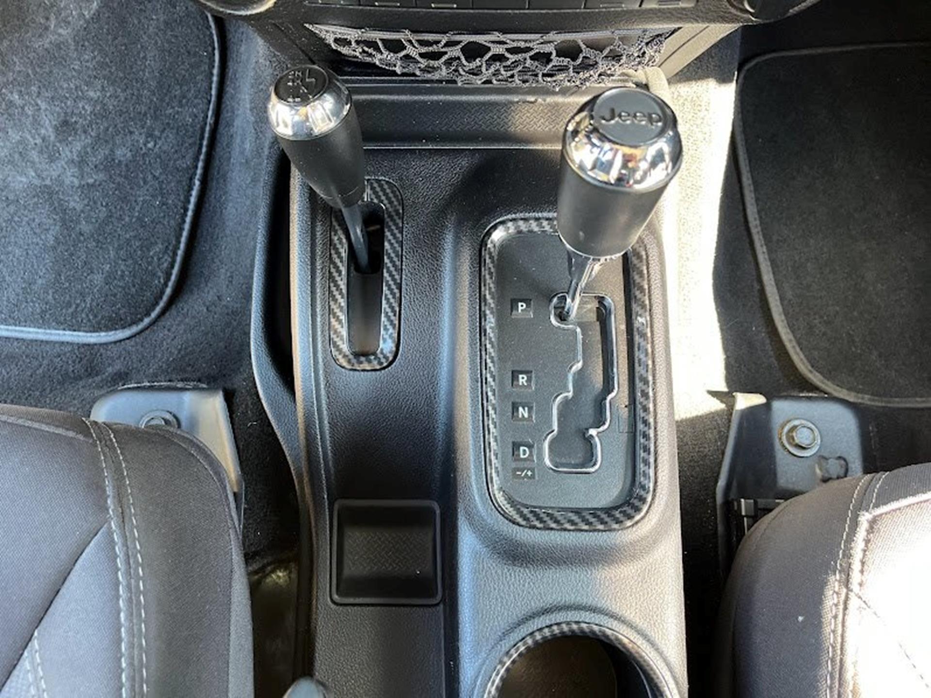 2014 Jeep Wrangler Unlimited Sahara photo 16