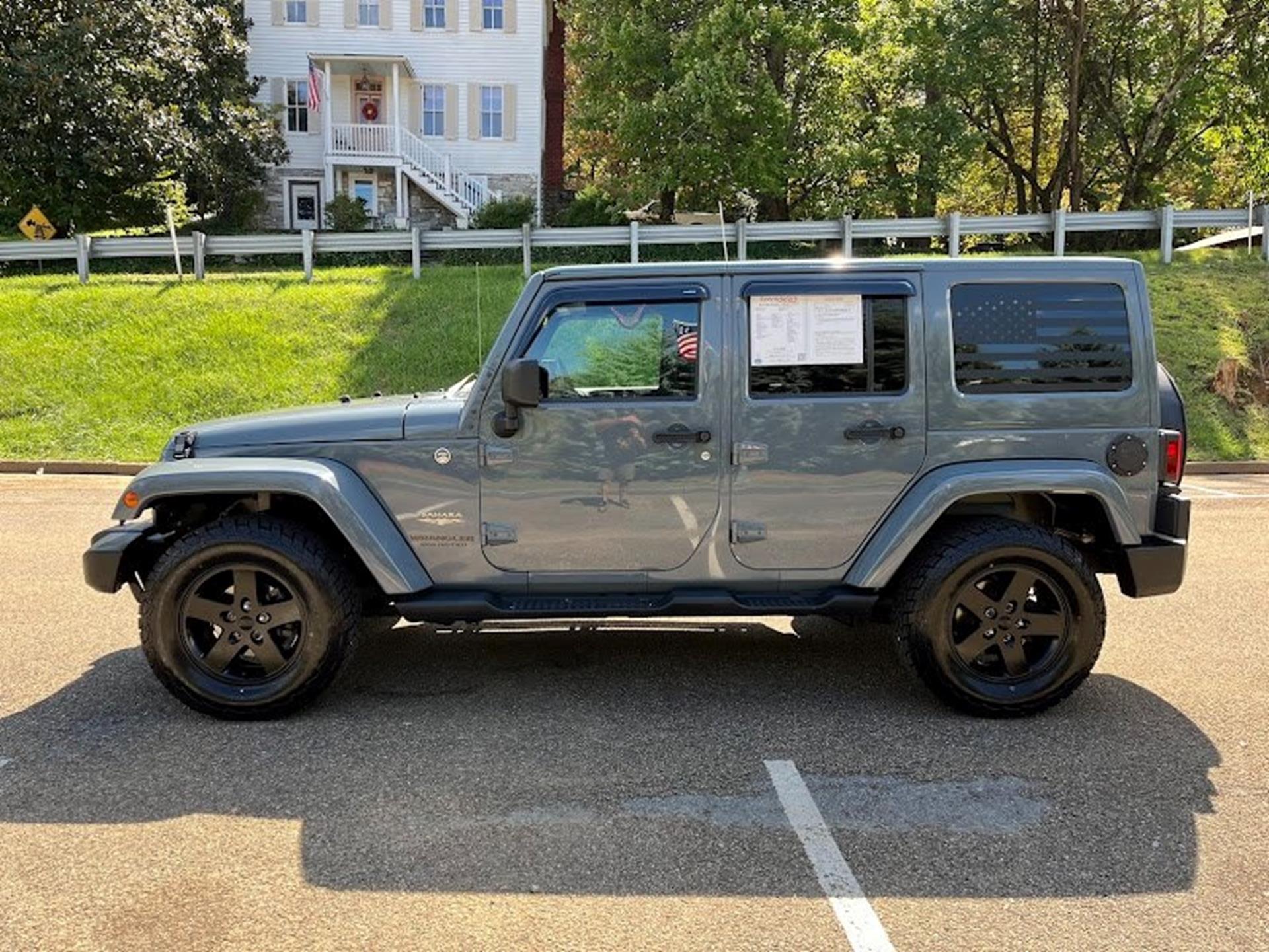 2014 Jeep Wrangler Unlimited Sahara photo 21