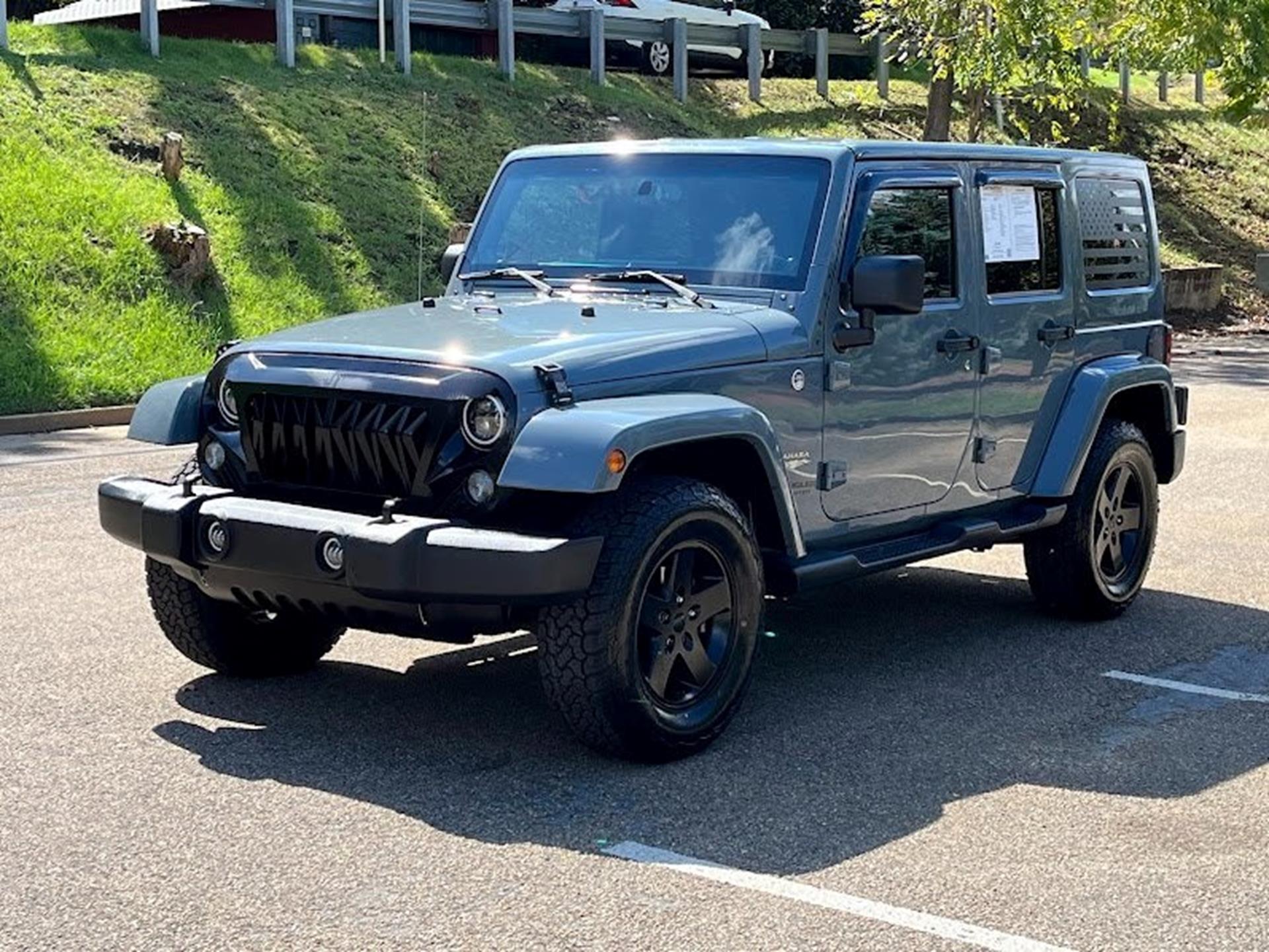 2014 Jeep Wrangler Unlimited Sahara photo 22