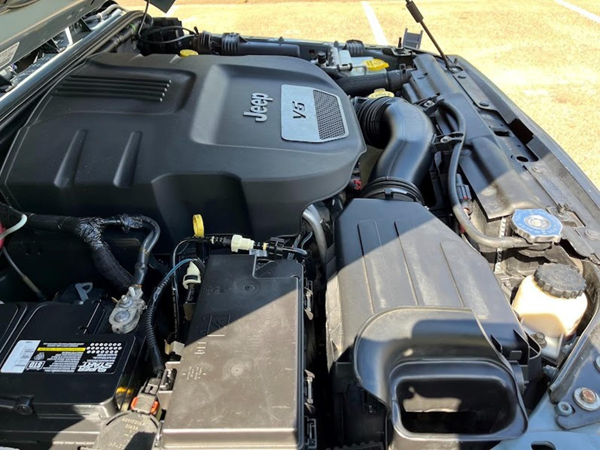 2014 Jeep Wrangler Unlimited Sahara photo 25