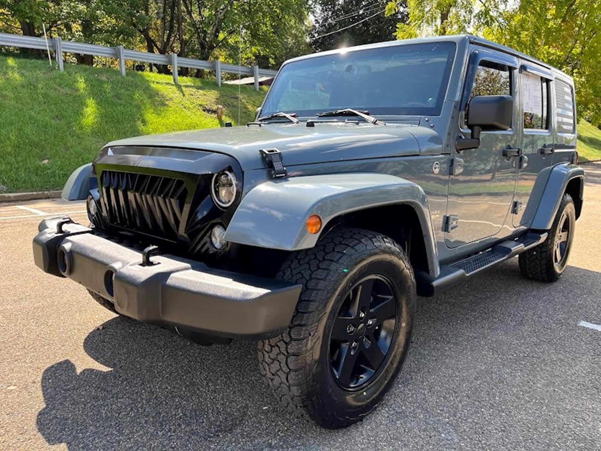 2014 Jeep Wrangler Unlimited Sahara photo 27