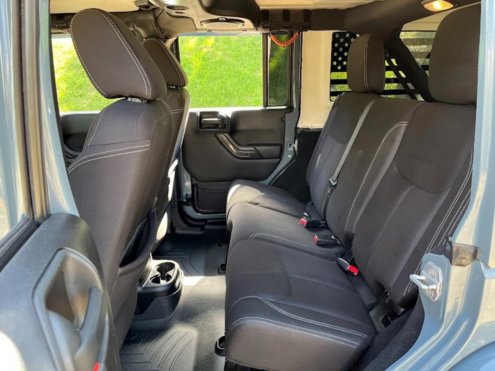 2014 Jeep Wrangler Unlimited Sahara photo 34