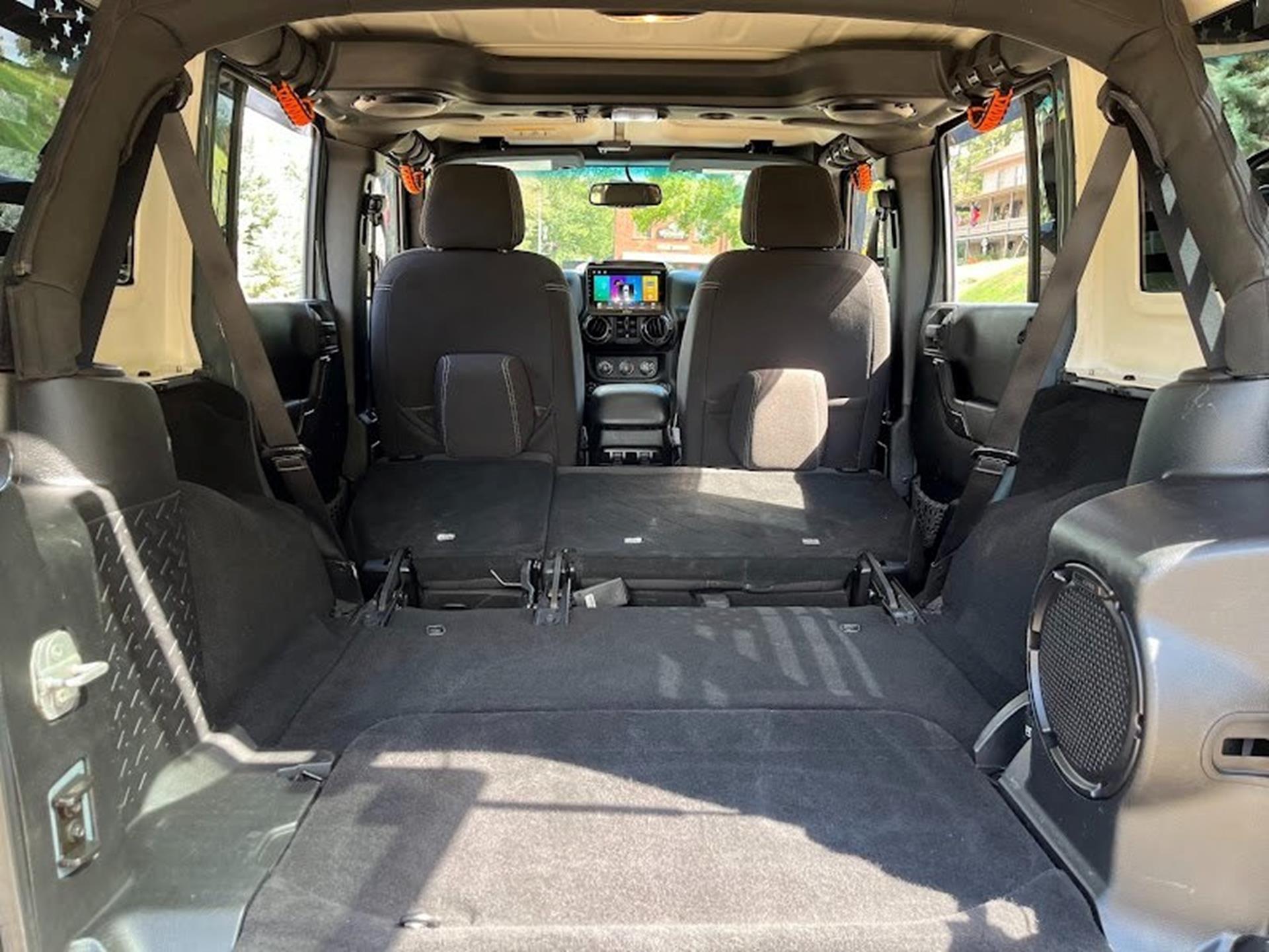 2014 Jeep Wrangler Unlimited Sahara photo 38