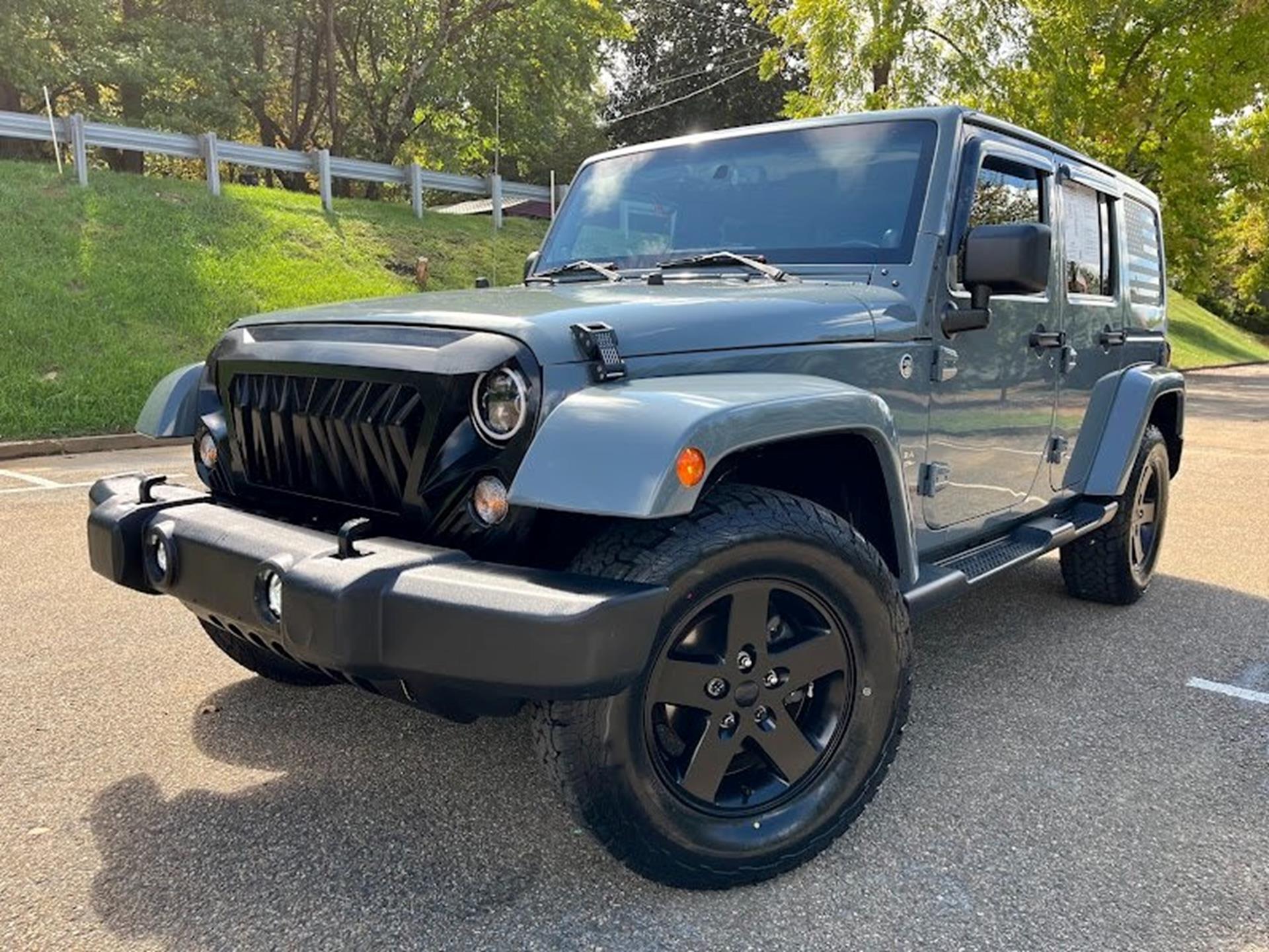 2014 Jeep Wrangler Unlimited Sahara photo 41