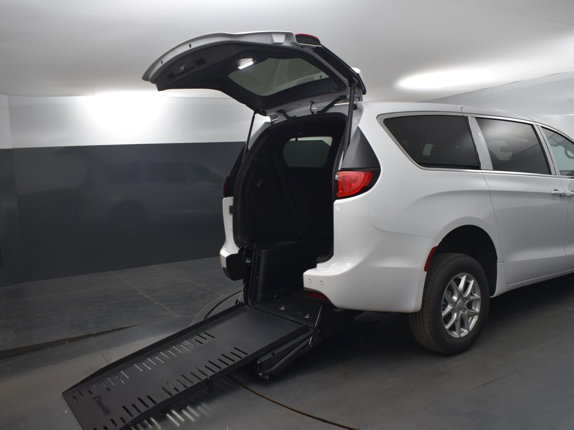 2025 Chrysler Voyager LX's photo