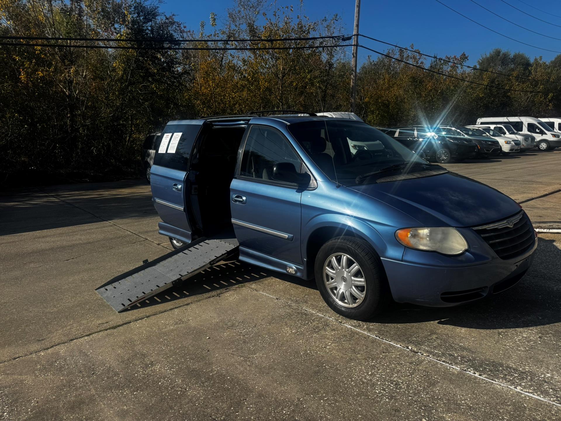 2007 Chrysler Town & Country Touring's photo