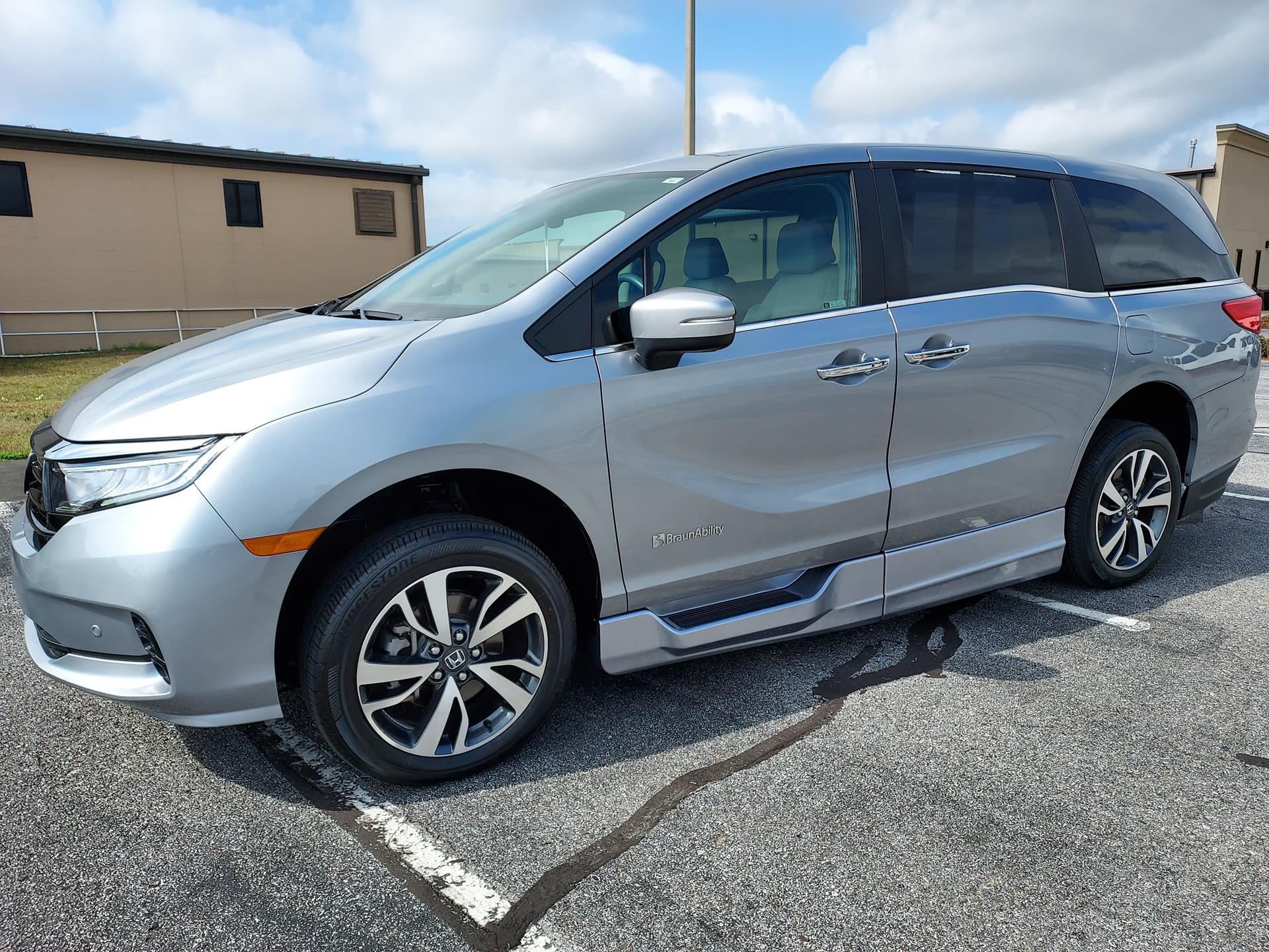 Used 2022 Honda Odyssey Touring with VIN 5FNRL6H86NB067593 for sale in Louisville, KY