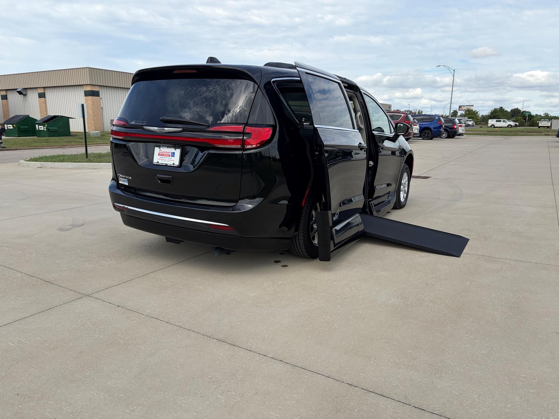 PRE OWNED 2022 Chrysler Pacifica Touring L