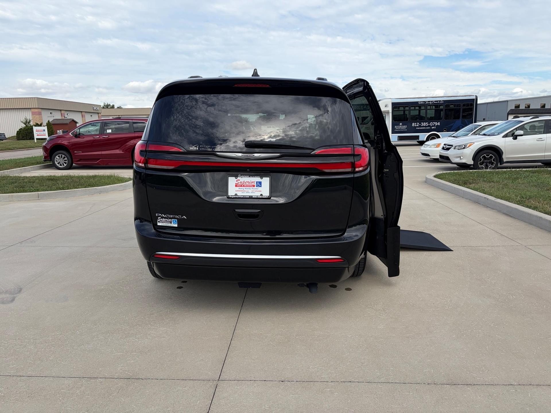 PRE OWNED 2022 Chrysler Pacifica Touring L