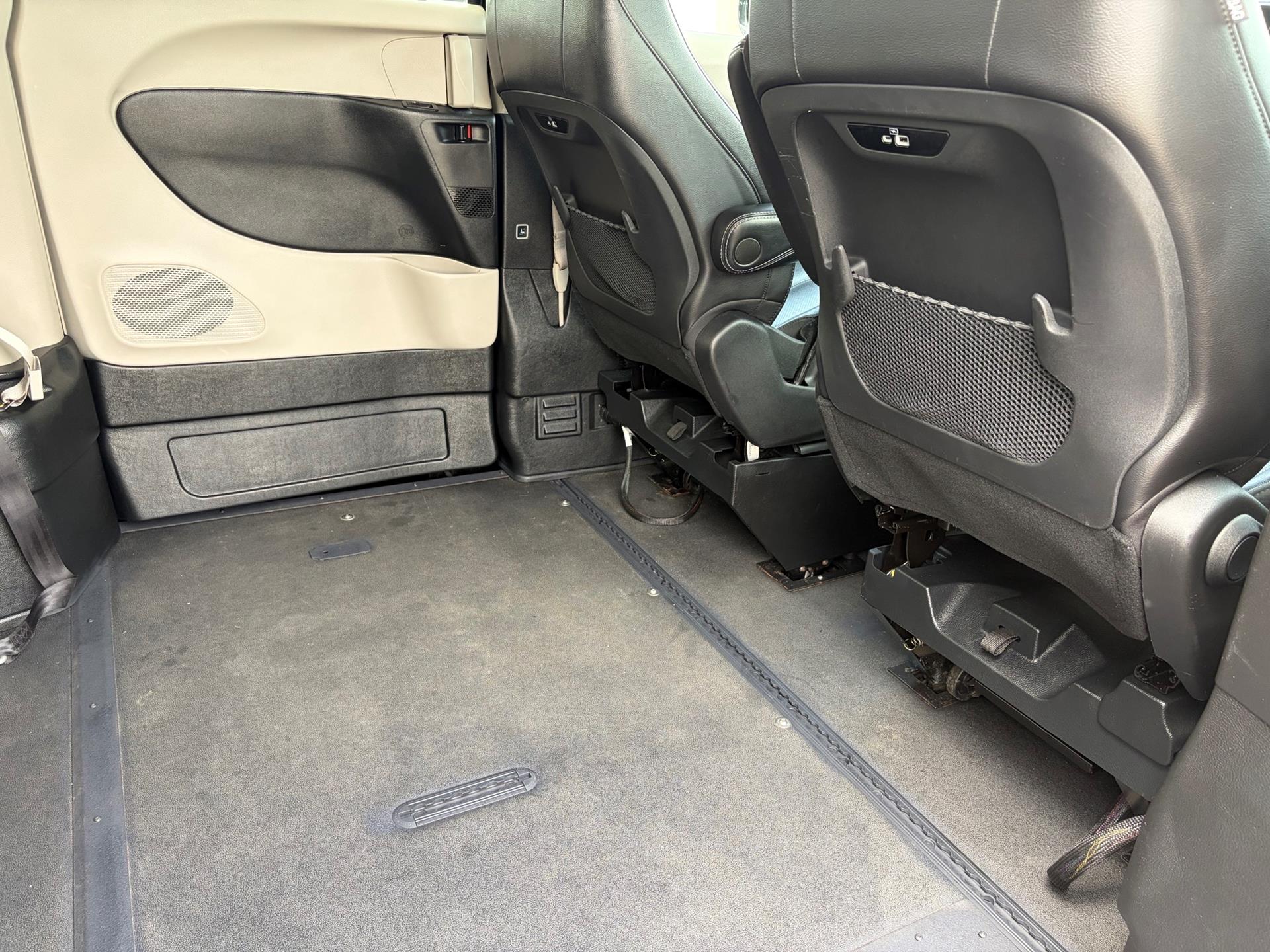 PRE OWNED 2022 Chrysler Pacifica Touring L
