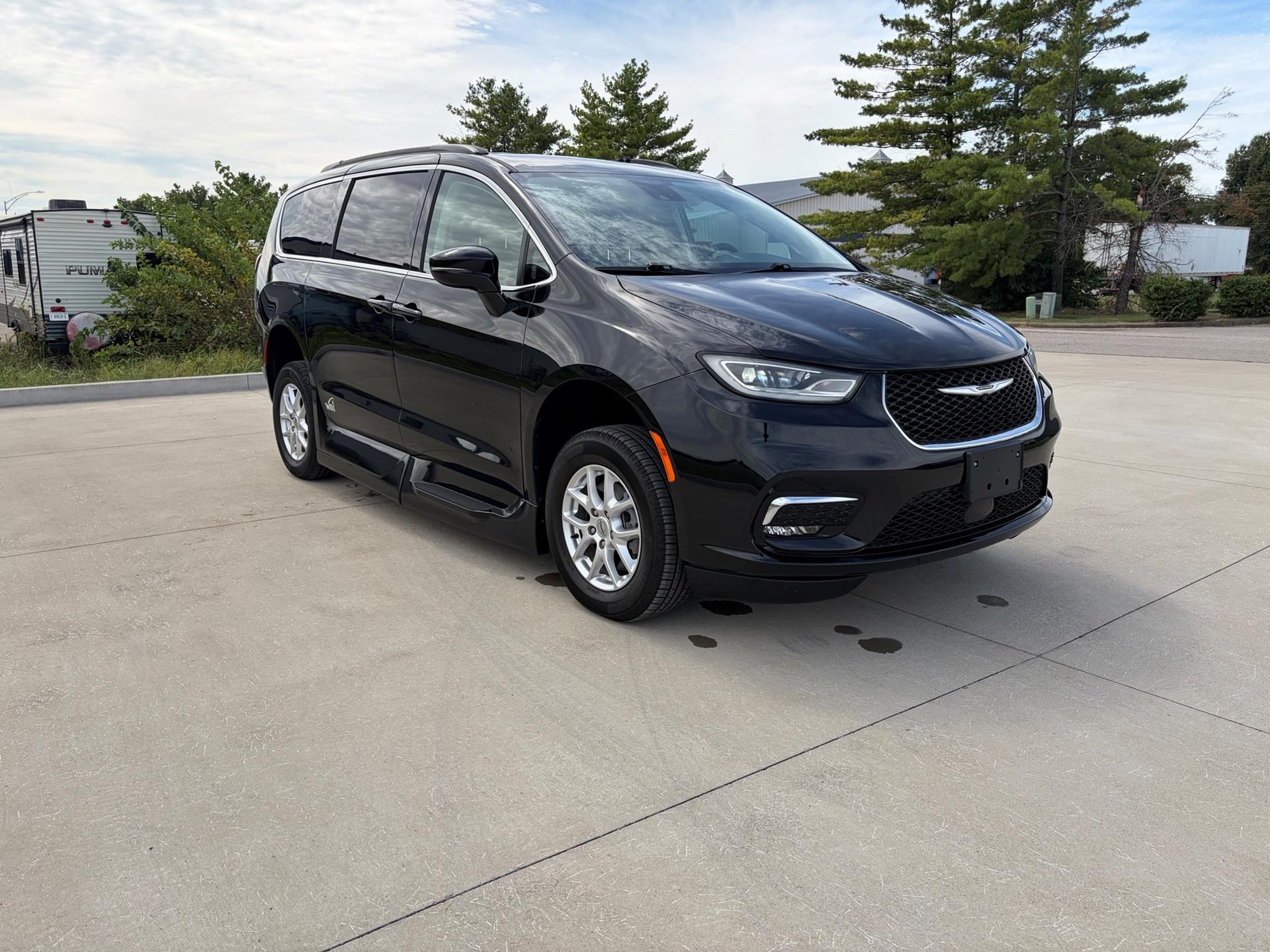 PRE OWNED 2022 Chrysler Pacifica Touring L